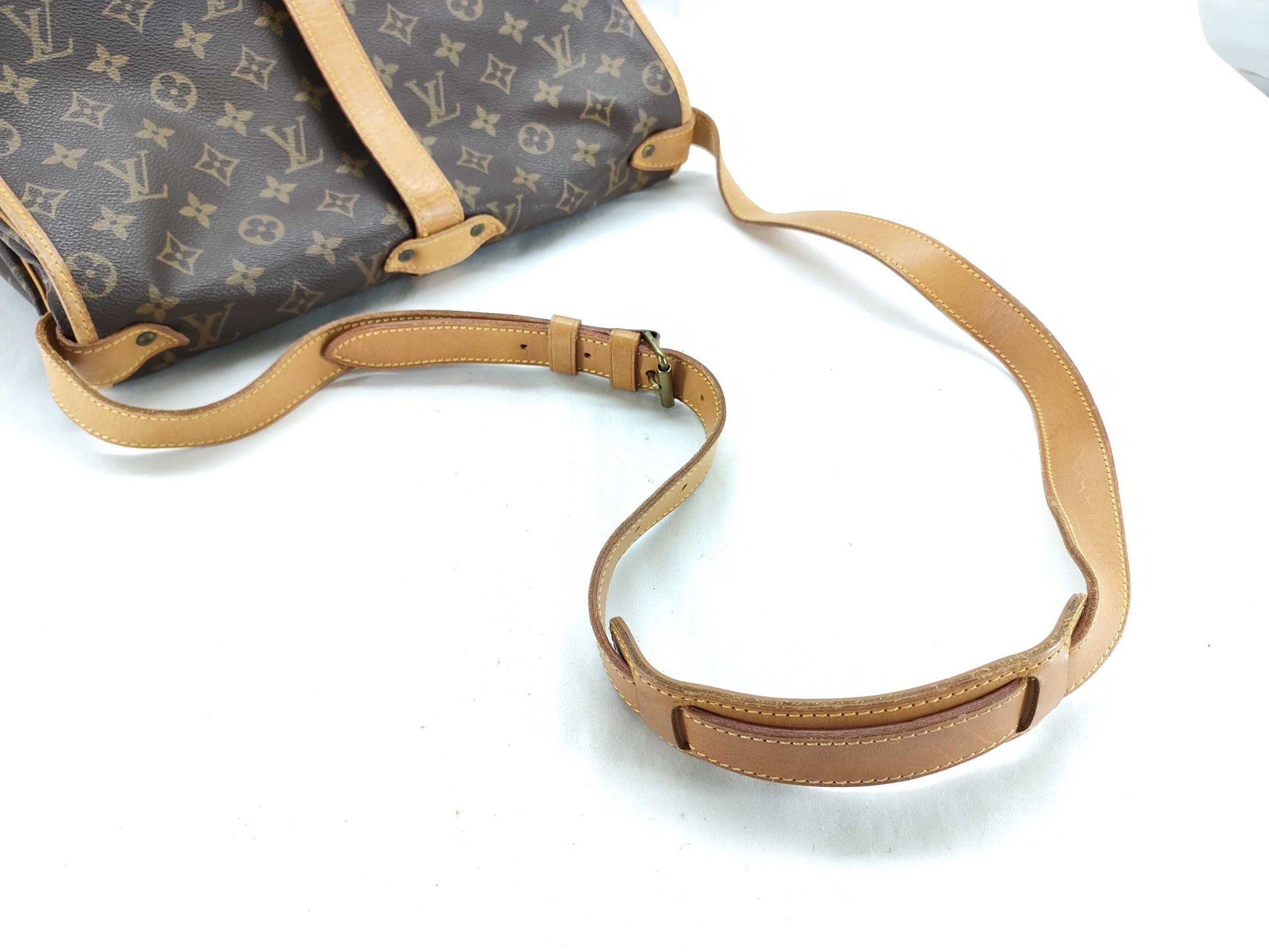 LOUIS VUITTON M42254 Monogram Louis Vuitton Saumur 35 Shoulder Bag