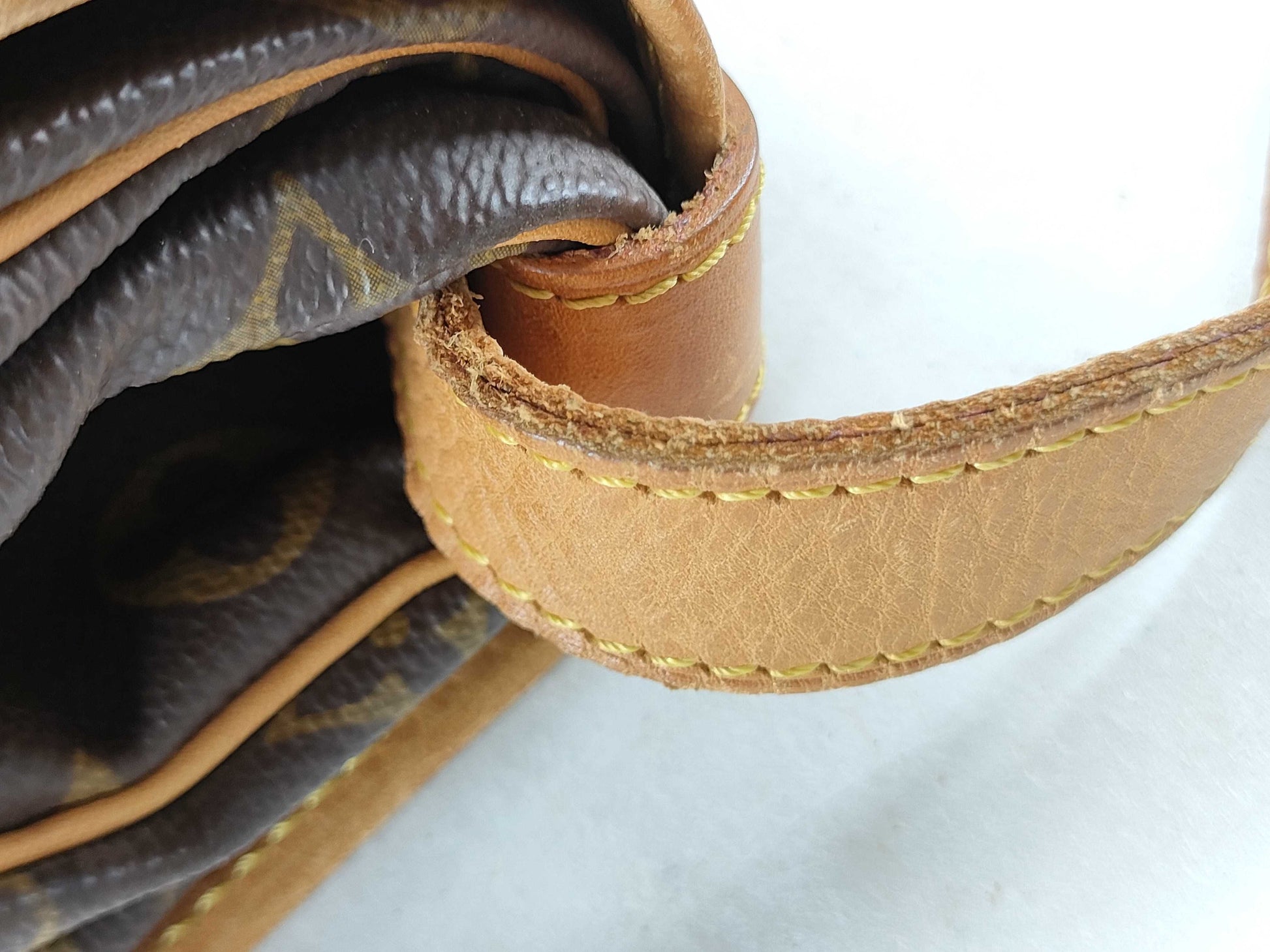 LOUIS VUITTON M42254 Monogram Louis Vuitton Saumur 35 Shoulder Bag