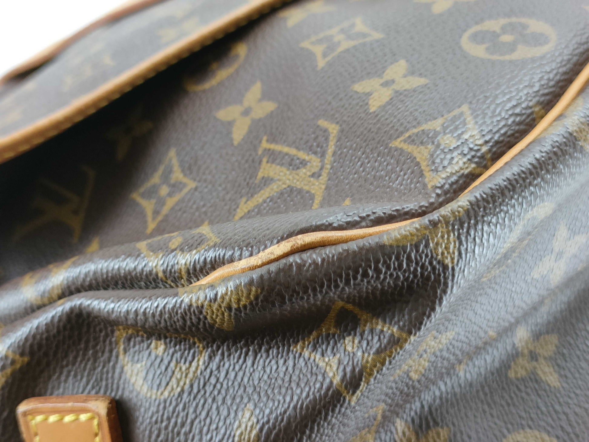 LOUIS VUITTON M42254 Monogram Louis Vuitton Saumur 35 Shoulder Bag