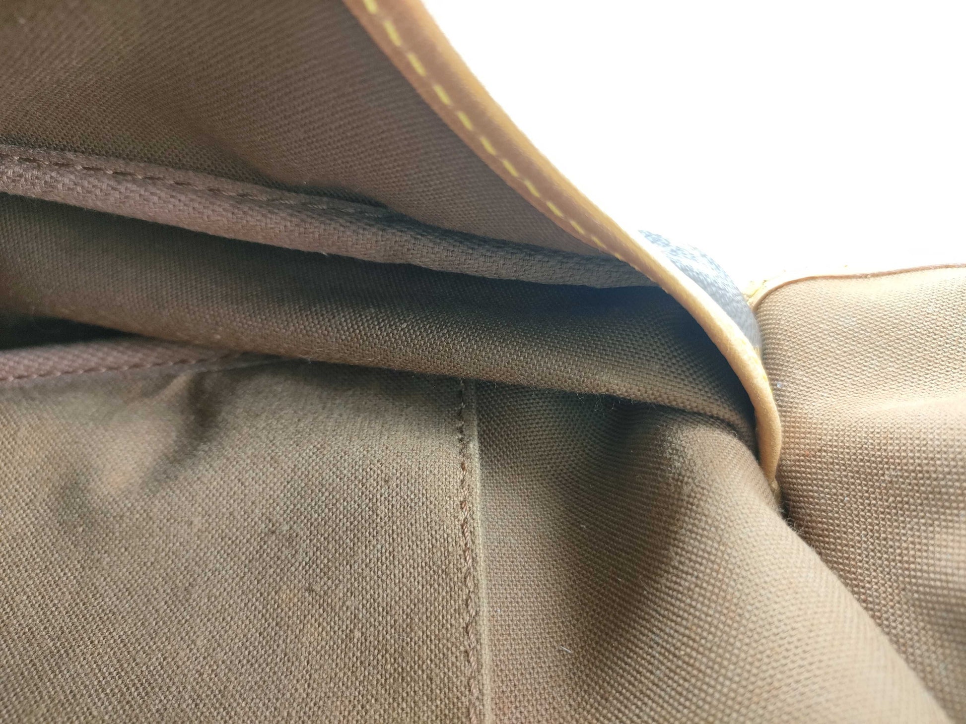 LOUIS VUITTON M42254 Monogram Louis Vuitton Saumur 35 Shoulder Bag