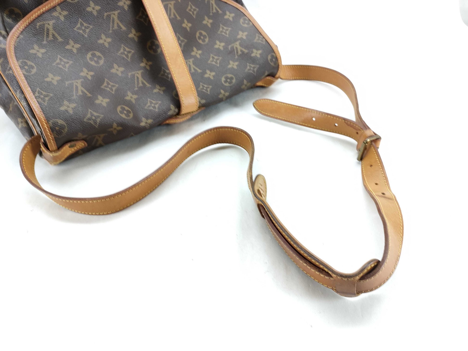 LOUIS VUITTON M42254 Monogram Louis Vuitton Saumur 35 Shoulder Bag
