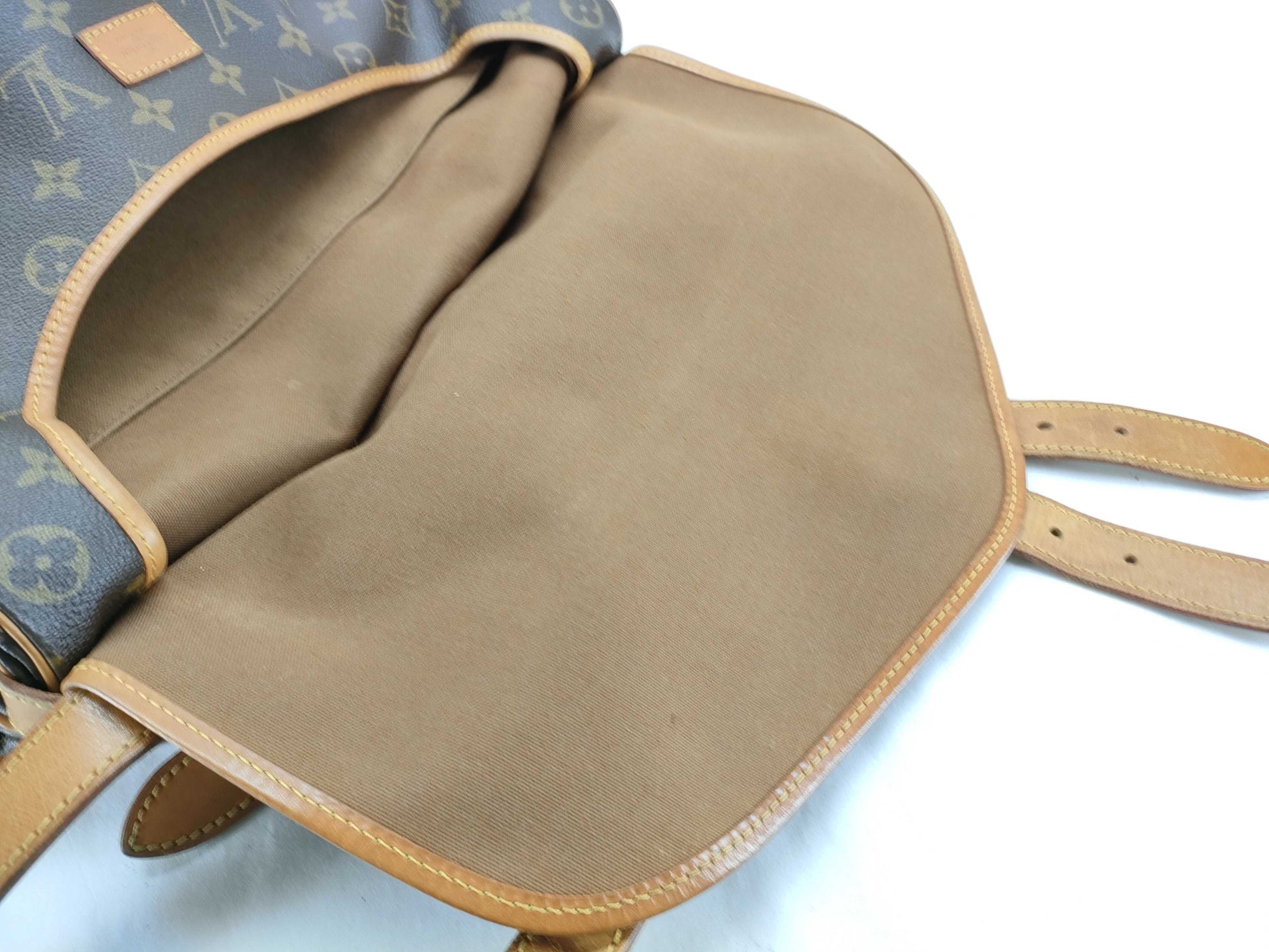 LOUIS VUITTON M42254 Monogram Louis Vuitton Saumur 35 Shoulder Bag