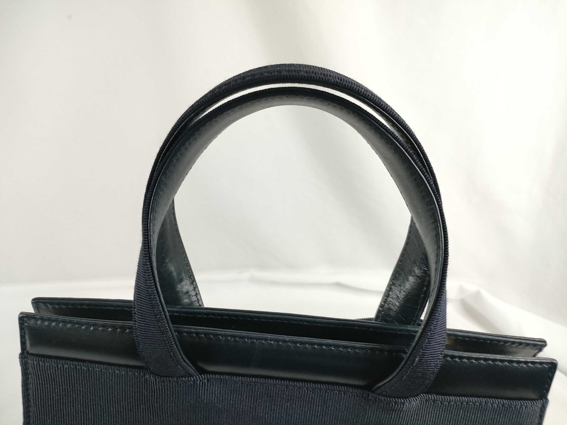 Salvatore Ferragamo Vara Ribbon Leather Handbag, BA21 4178, Black 