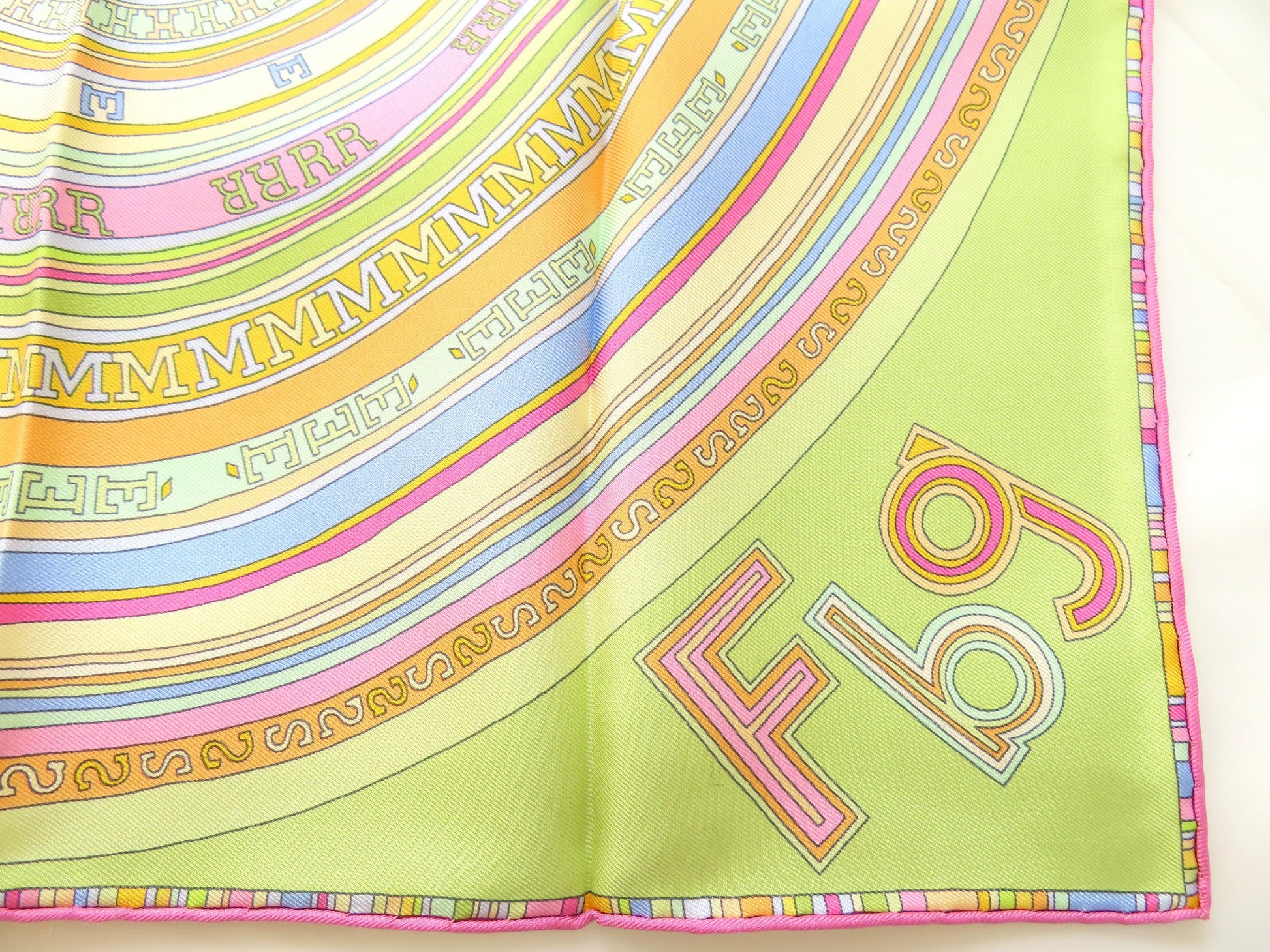 HERMES Carré 40 FRANCE PARIS FBG 24 Scarf 100% Silk Multicolor Scarf