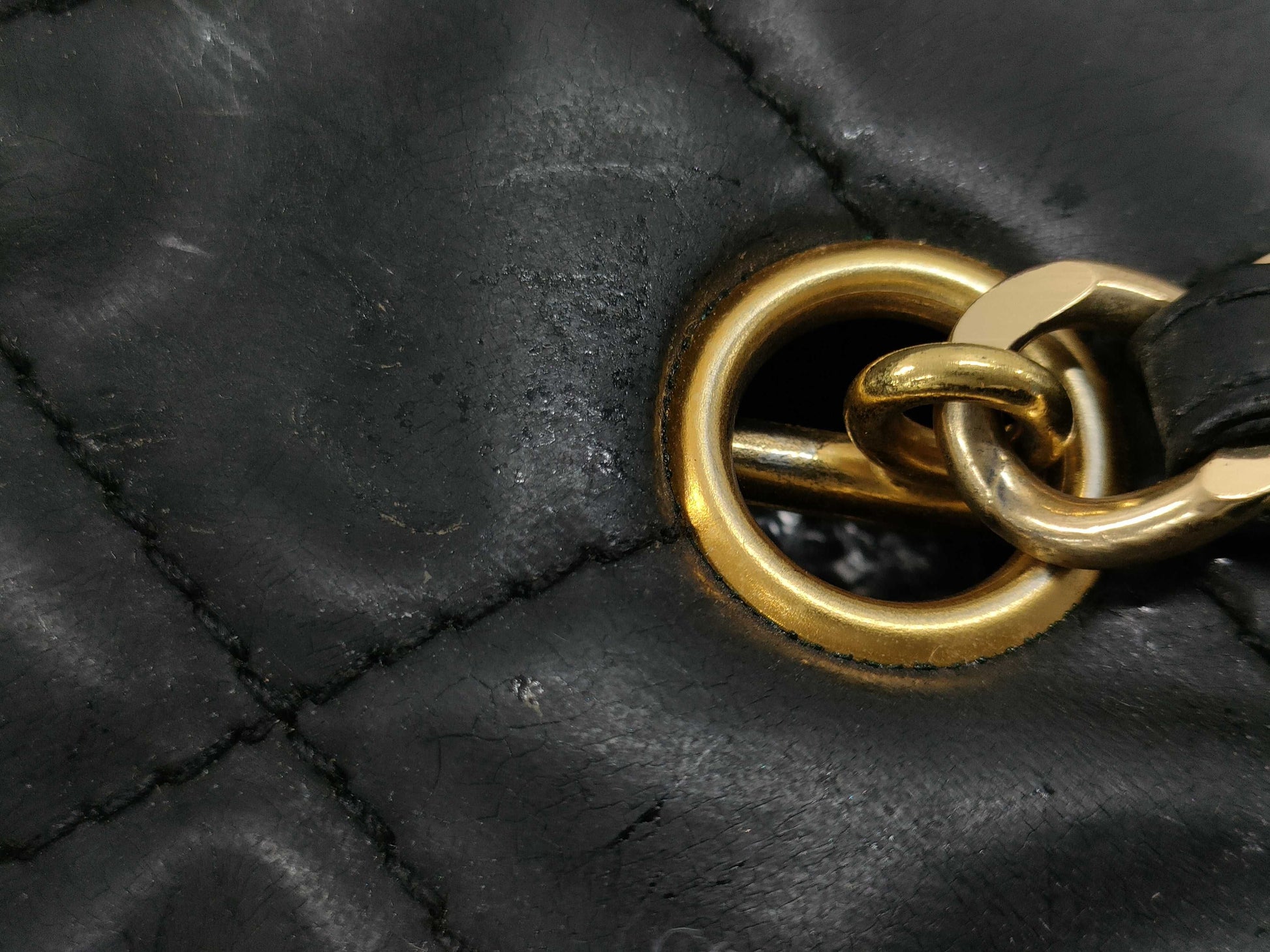 CHANEL Chanel enamel chain shoulder bag
