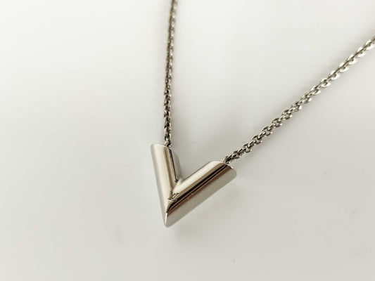 LOUIS VUITTON M63197 Louis Vuitton Essential V Necklace M63197 Necklace