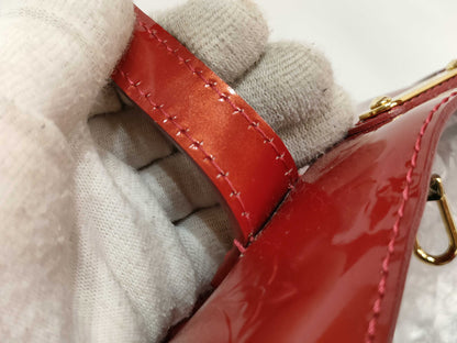LOUIS VUITTON M 93642 Vernis Wilshire PM Pomme d'Amour M93642 Handbag