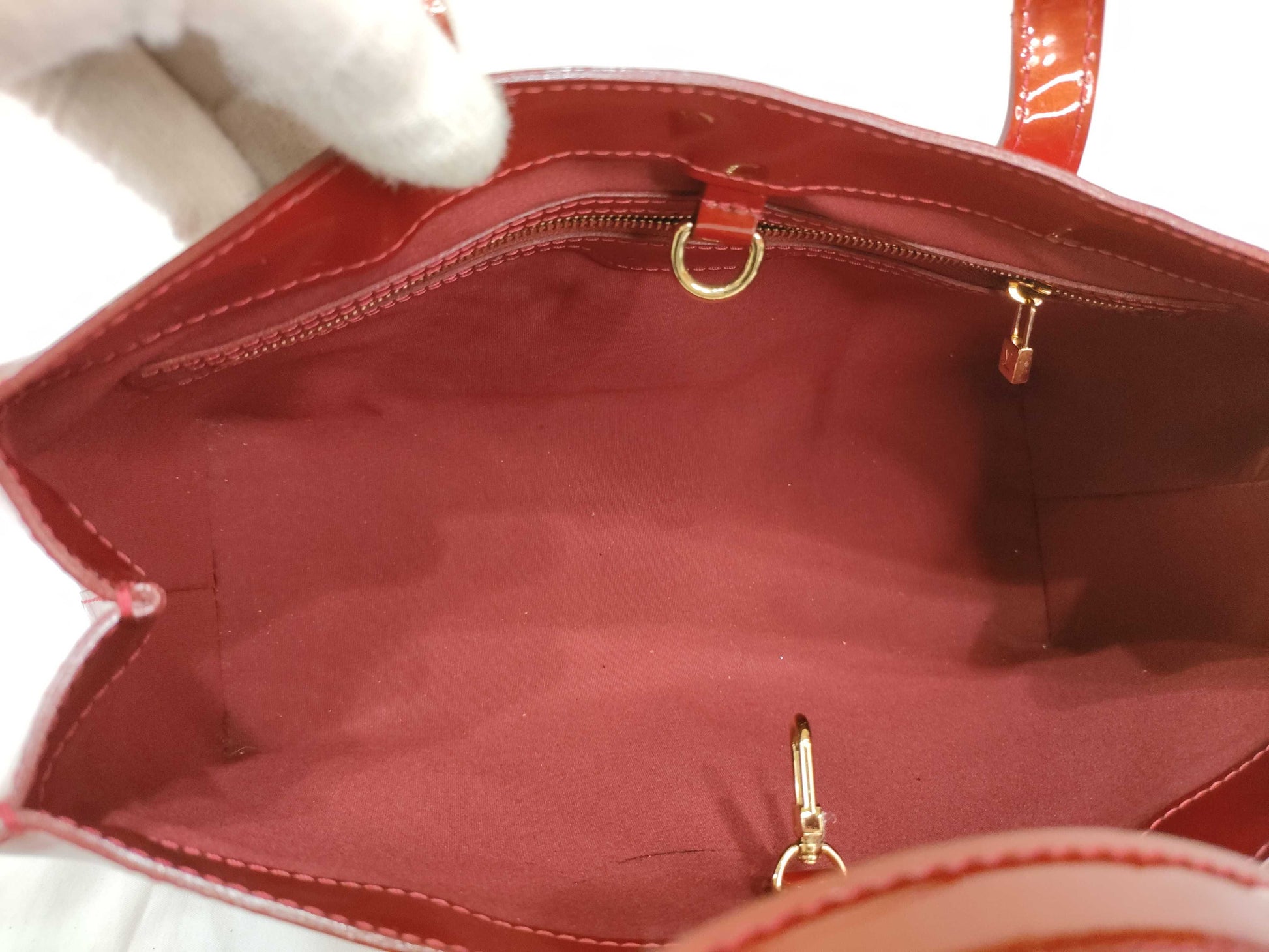 LOUIS VUITTON M 93642 Vernis Wilshire PM Pomme d'Amour M93642 Handbag