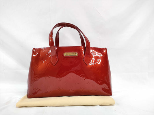 LOUIS VUITTON M 93642 Vernis Wilshire PM Pomme d'Amour M93642 Handbag