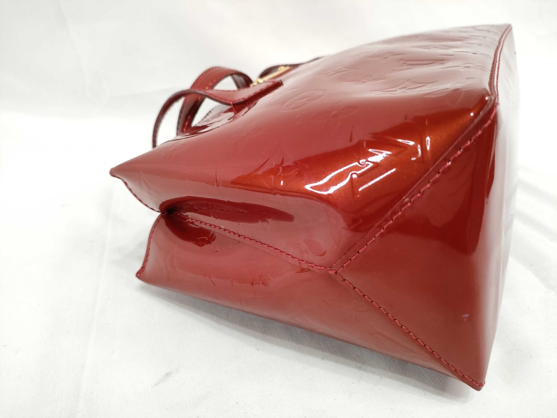 LOUIS VUITTON M 93642 Vernis Wilshire PM Pomme d'Amour M93642 Handbag