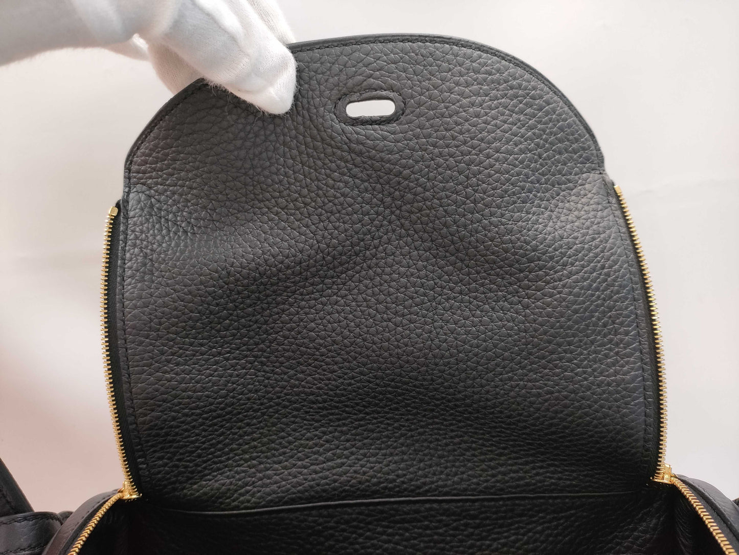 HERMES Lindy 26 Black Taurillon Clemence Leather Shoulder Bag with GD Hardware and K Stamp