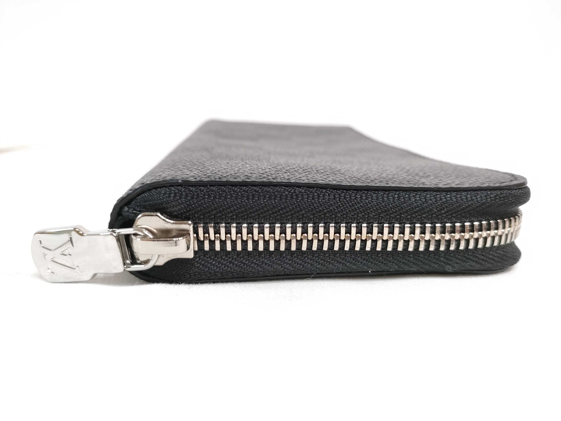 LOUIS VUITTON N 00056 Damier Graphite Zippy Wallet Horizontal N00056 RFID Wallet