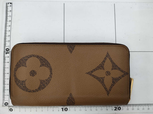 LOUIS VUITTON Monogram Giant Reverse Zippy Wallet