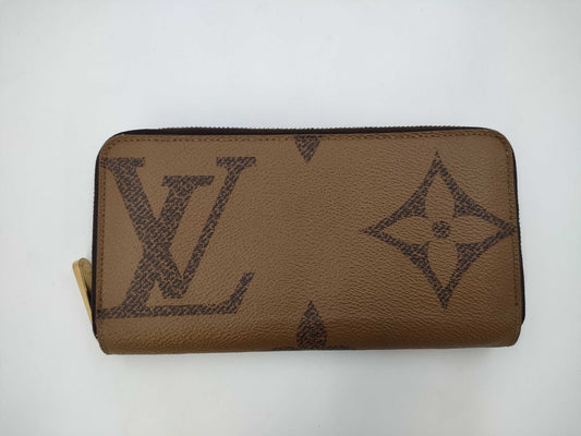LOUIS VUITTON Monogram Giant Reverse Zippy Wallet