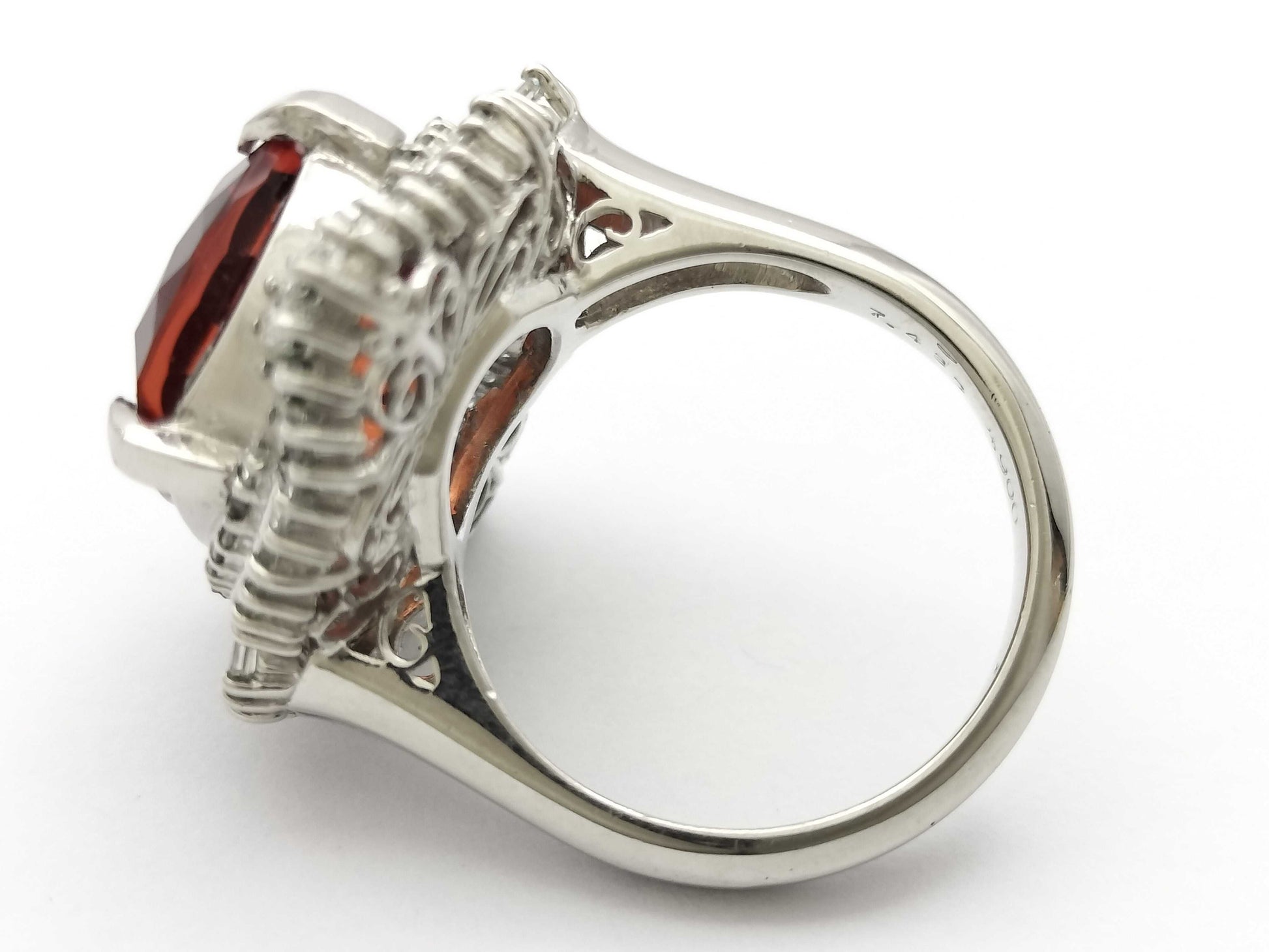 Andesine 7.436c D1.17ct PT900 15.3g Ring 