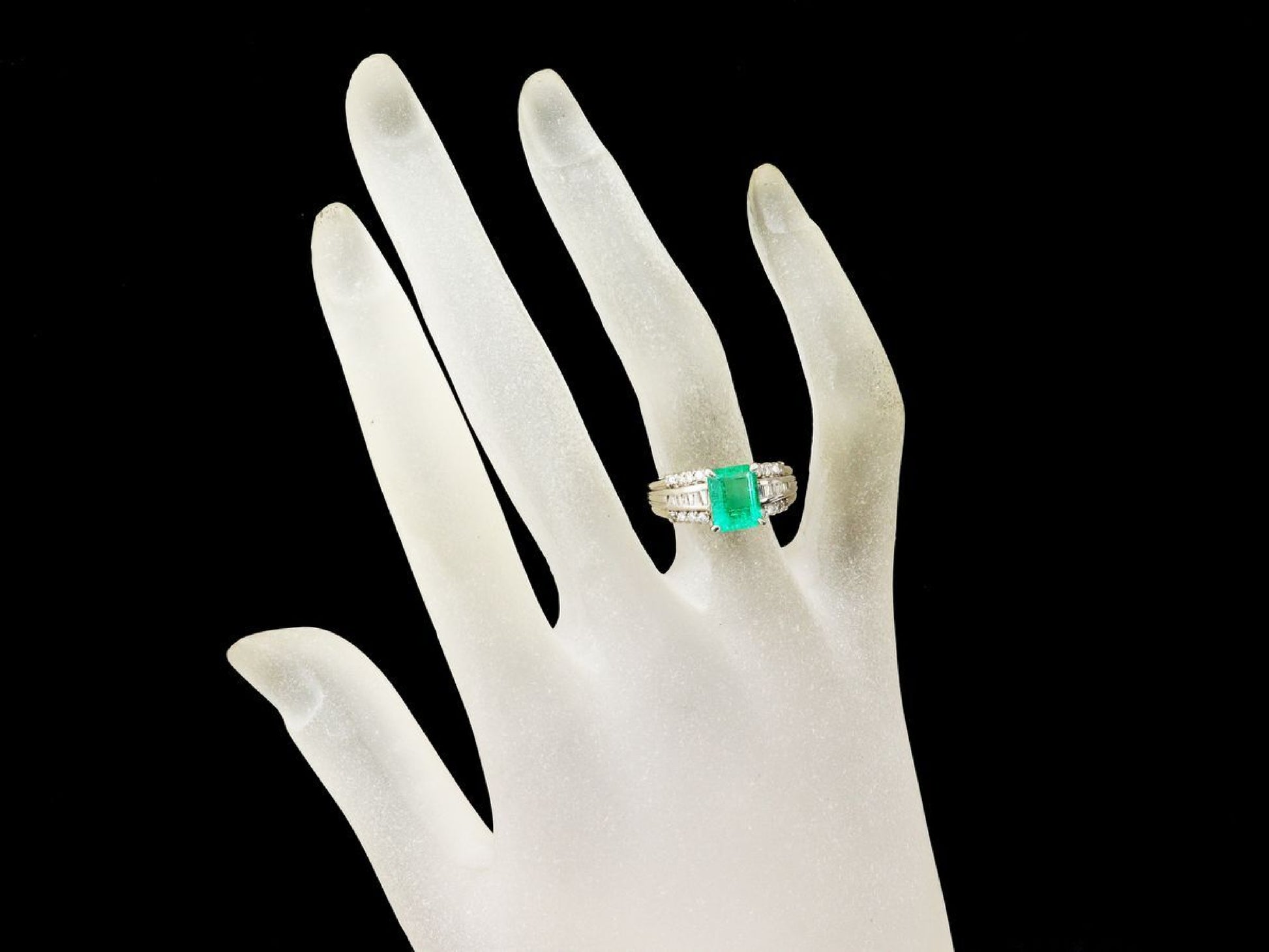 E1.673ct D0.40ct Pt900 7.1g Ring 