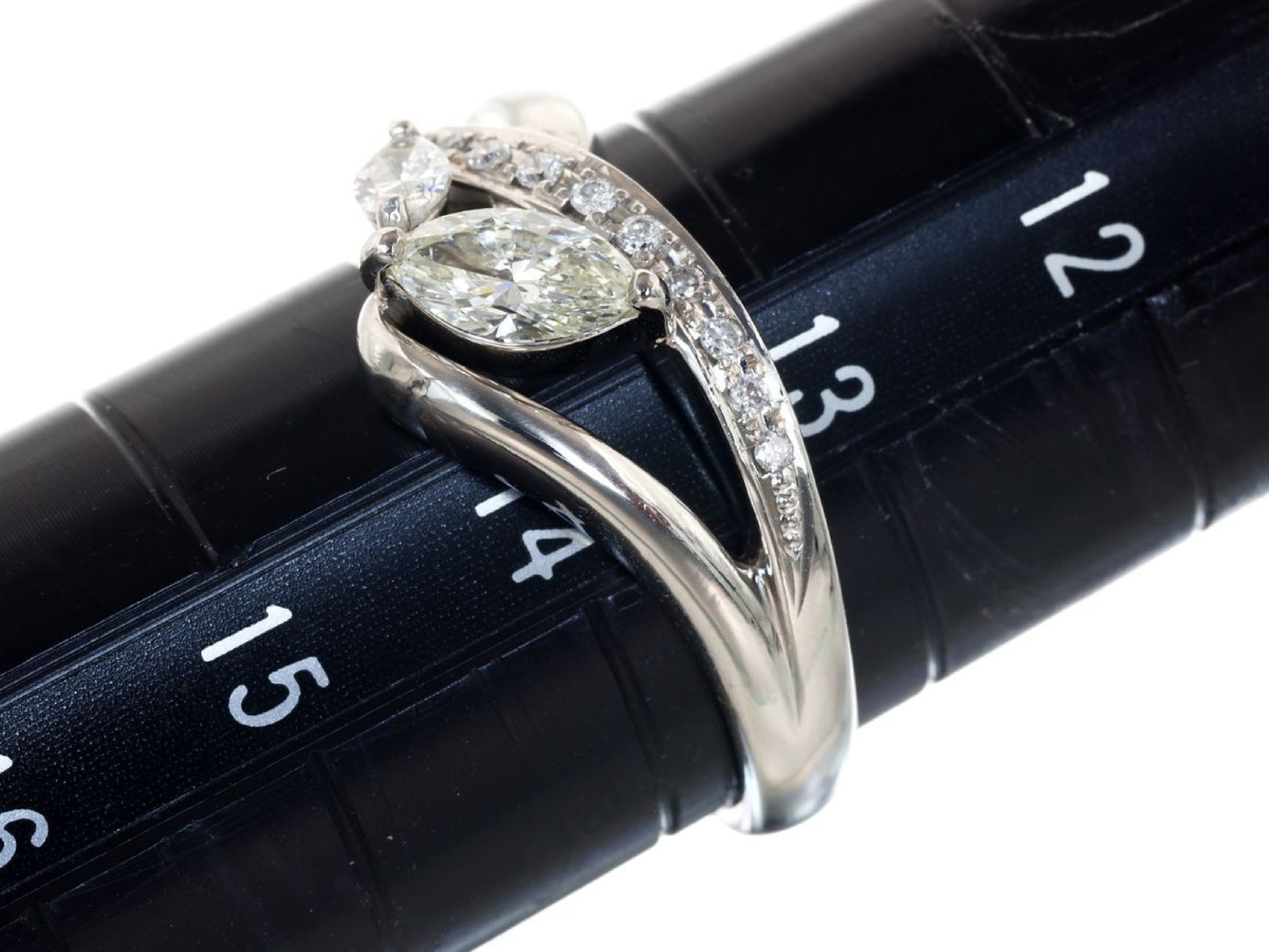 D0.36/0.18ct Pt900 6.5g Ring 
