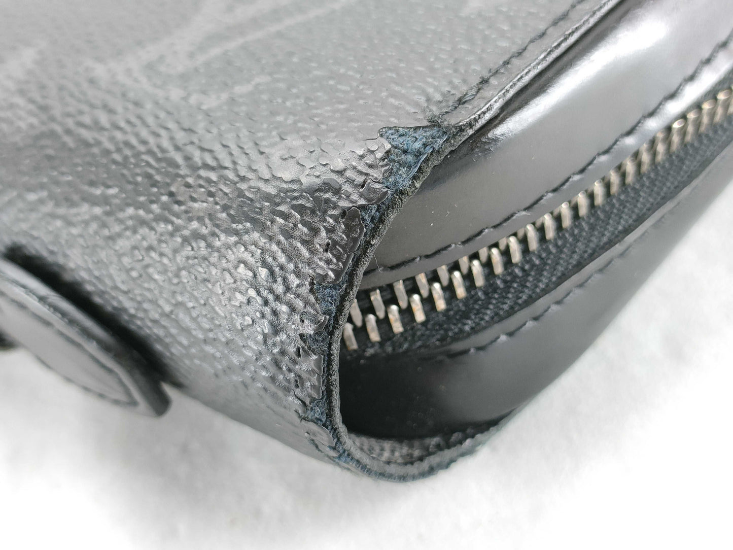 LOUIS VUITTON M61698 Monogram Louis Vuitton Zippy XL Monogram Eclipse Wallet