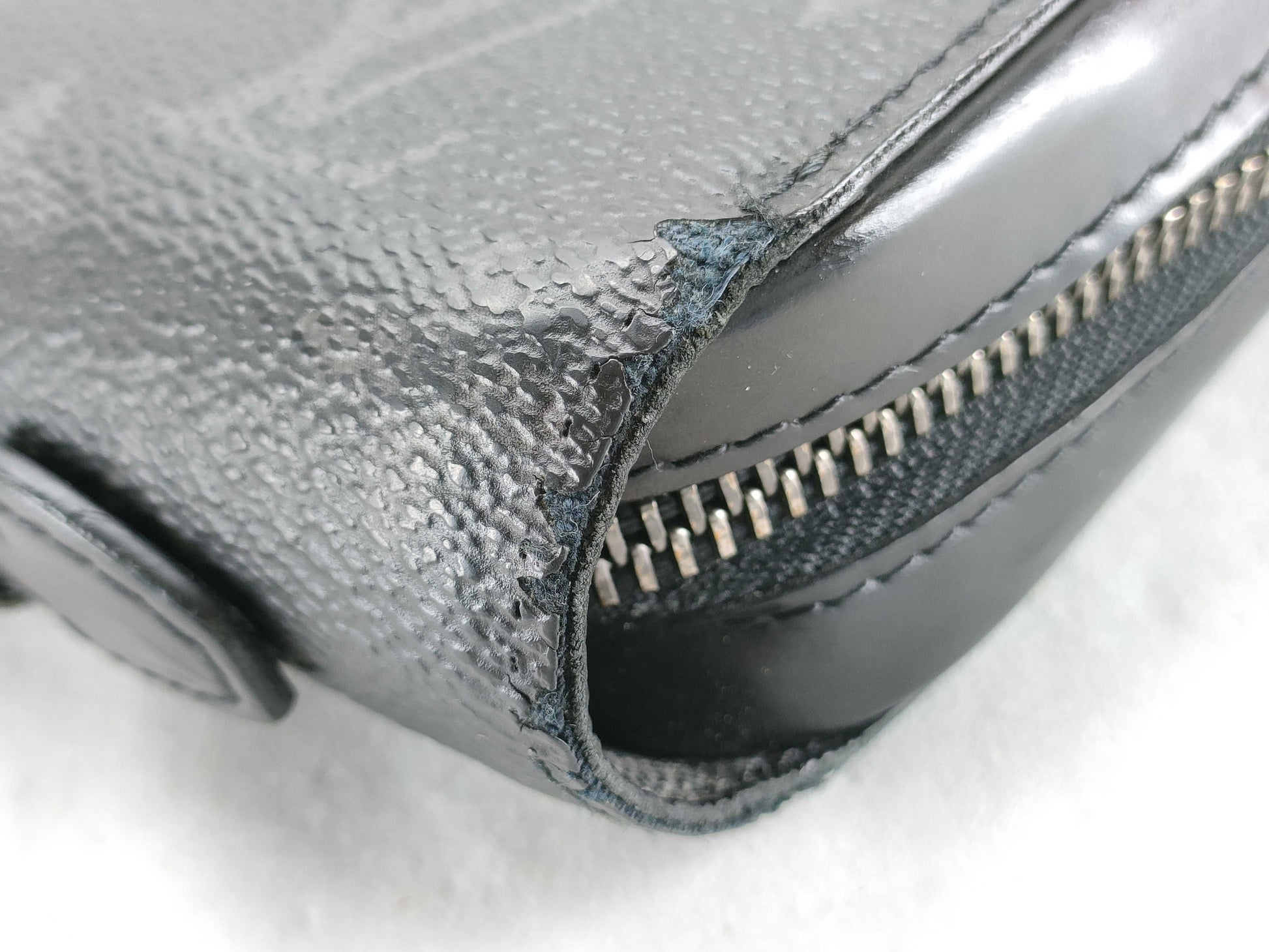 LOUIS VUITTON M61698 Monogram Louis Vuitton Zippy XL Monogram Eclipse Wallet