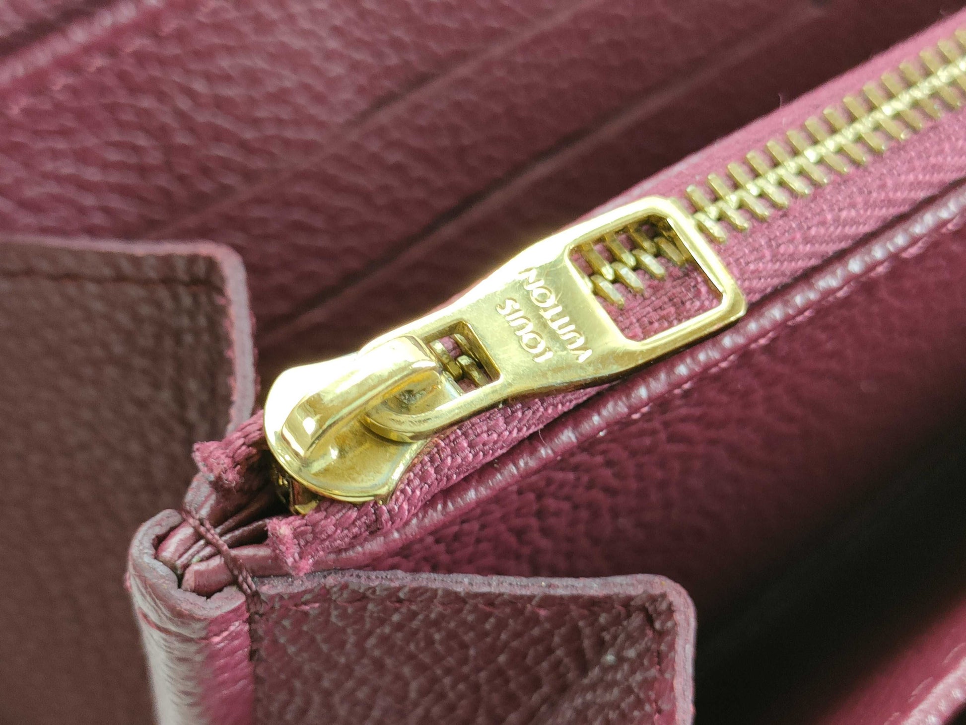 LOUIS VUITTON M60549 Monogram Empreinte Louis Vuitton M60549 Monogram Zippy Wallet