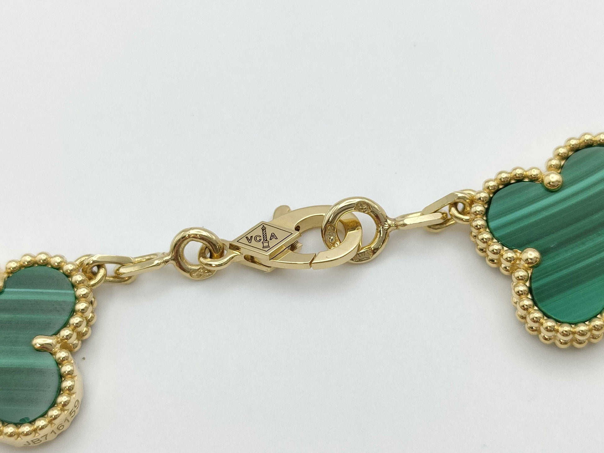 Van Cleef & Arpels Vintage Alhambra Malachite Bracelet/Bangle in Yellow Gold and Au750, 12.6g 