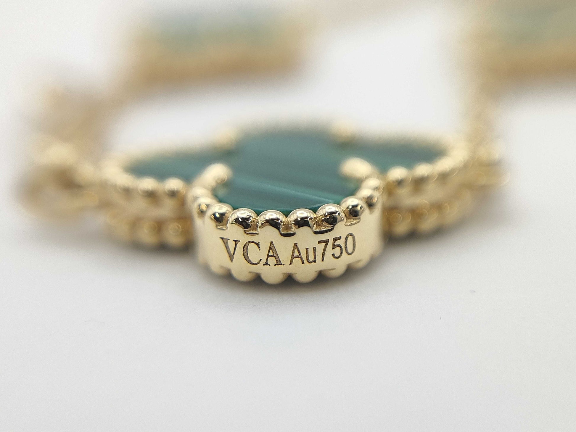 Van Cleef & Arpels Vintage Alhambra Malachite Bracelet/Bangle in Yellow Gold and Au750, 12.6g 