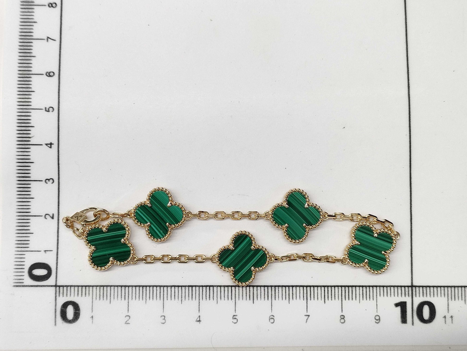 Van Cleef & Arpels Vintage Alhambra Malachite Bracelet/Bangle in Yellow Gold and Au750, 12.6g 