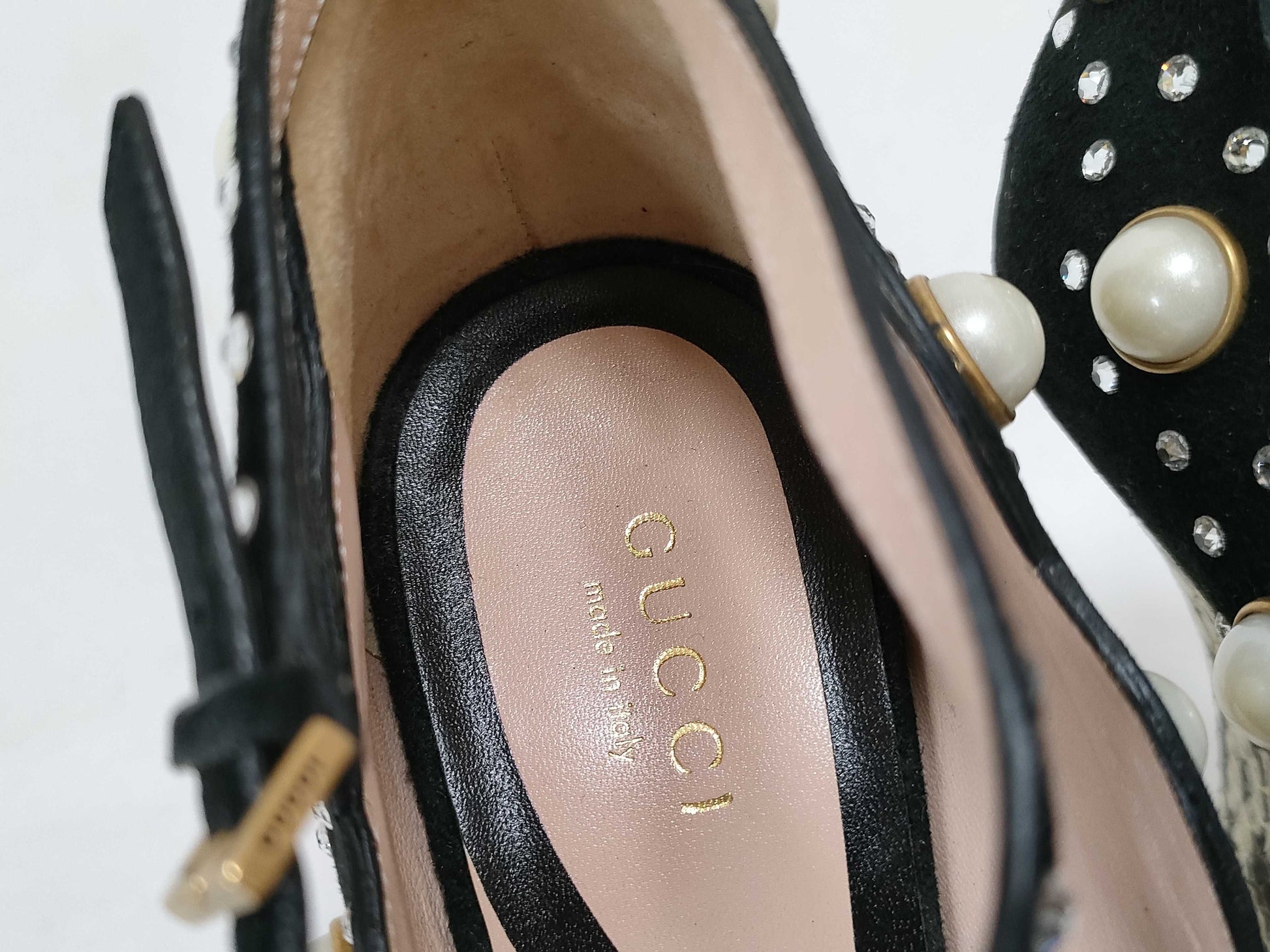 GUCCI GUCCI Tiger Head Python Pumps with Pearls