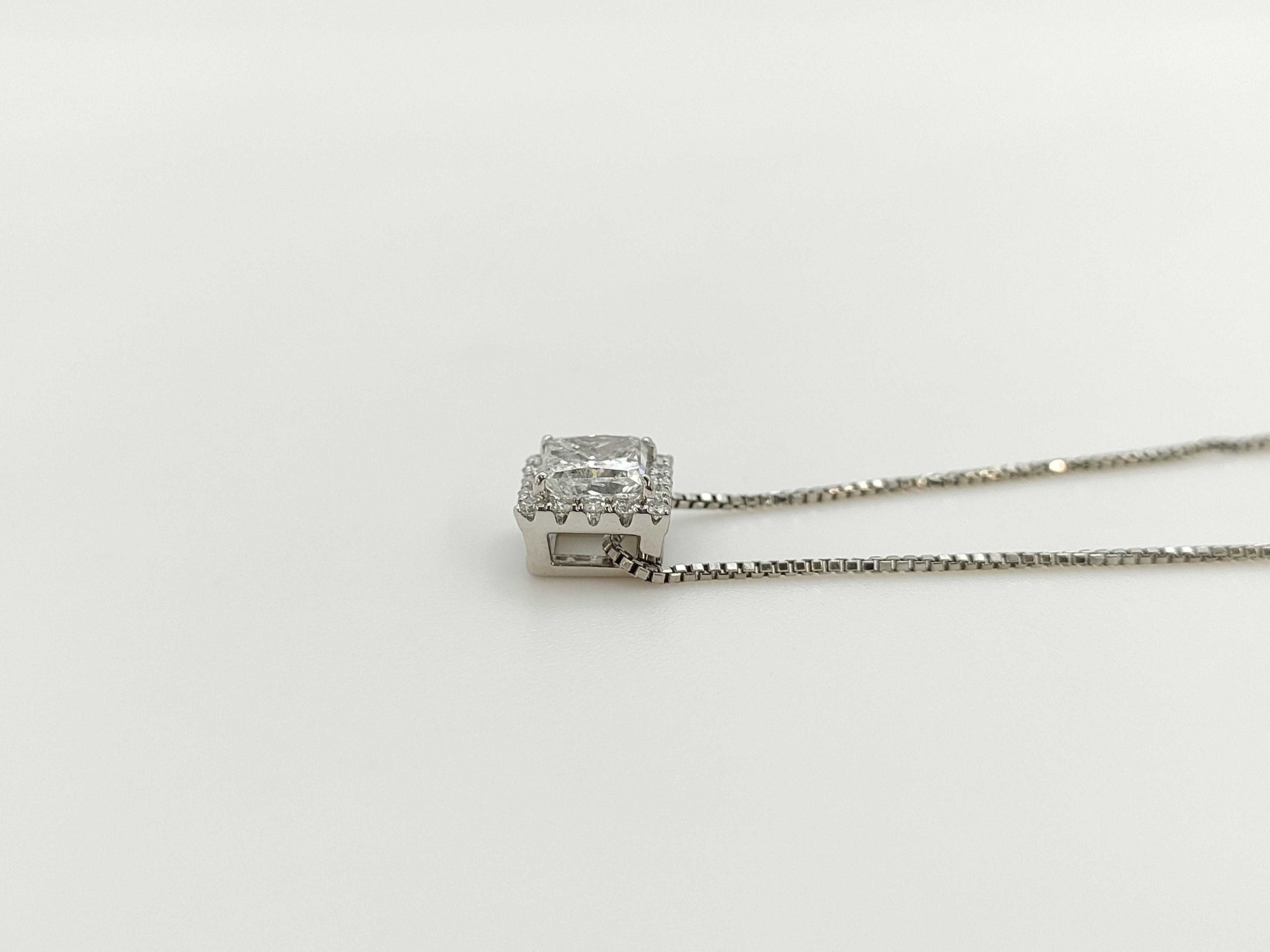 D0.983/0.16ct PT900/850 4.1g Necklace 