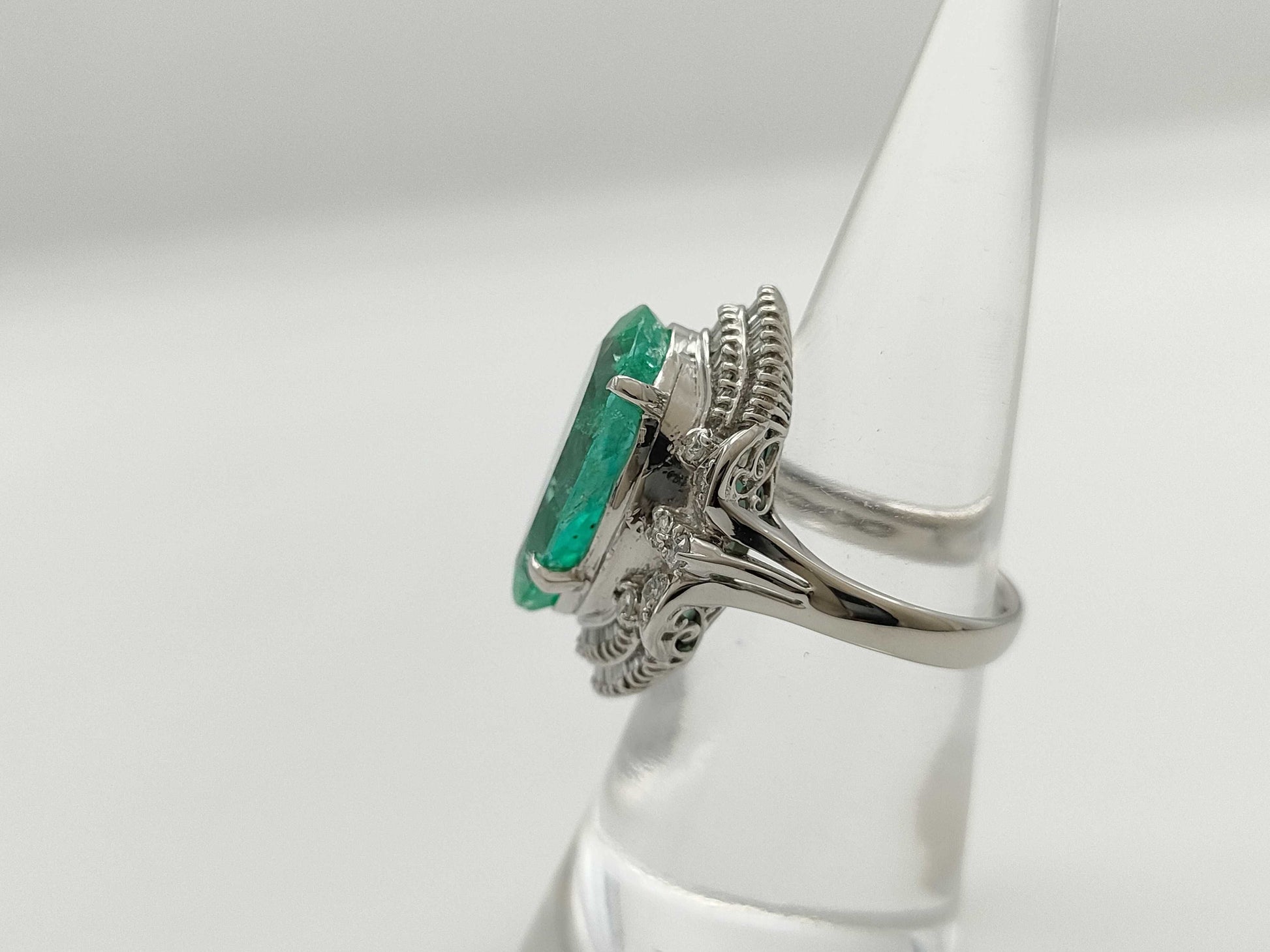 E7.09ct D1.18ct PT900 12.3g Ring 