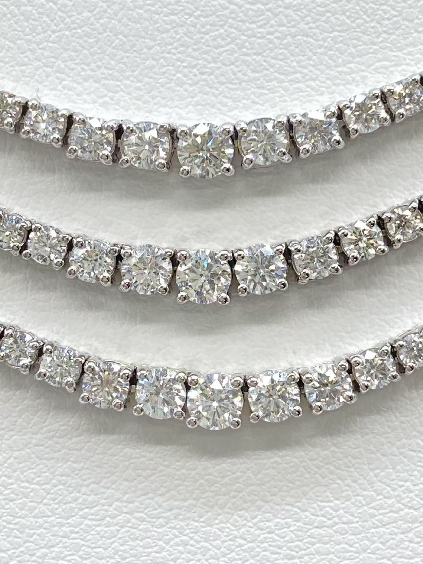 R9.79ct D7.8ct 750 29.2g Necklace 