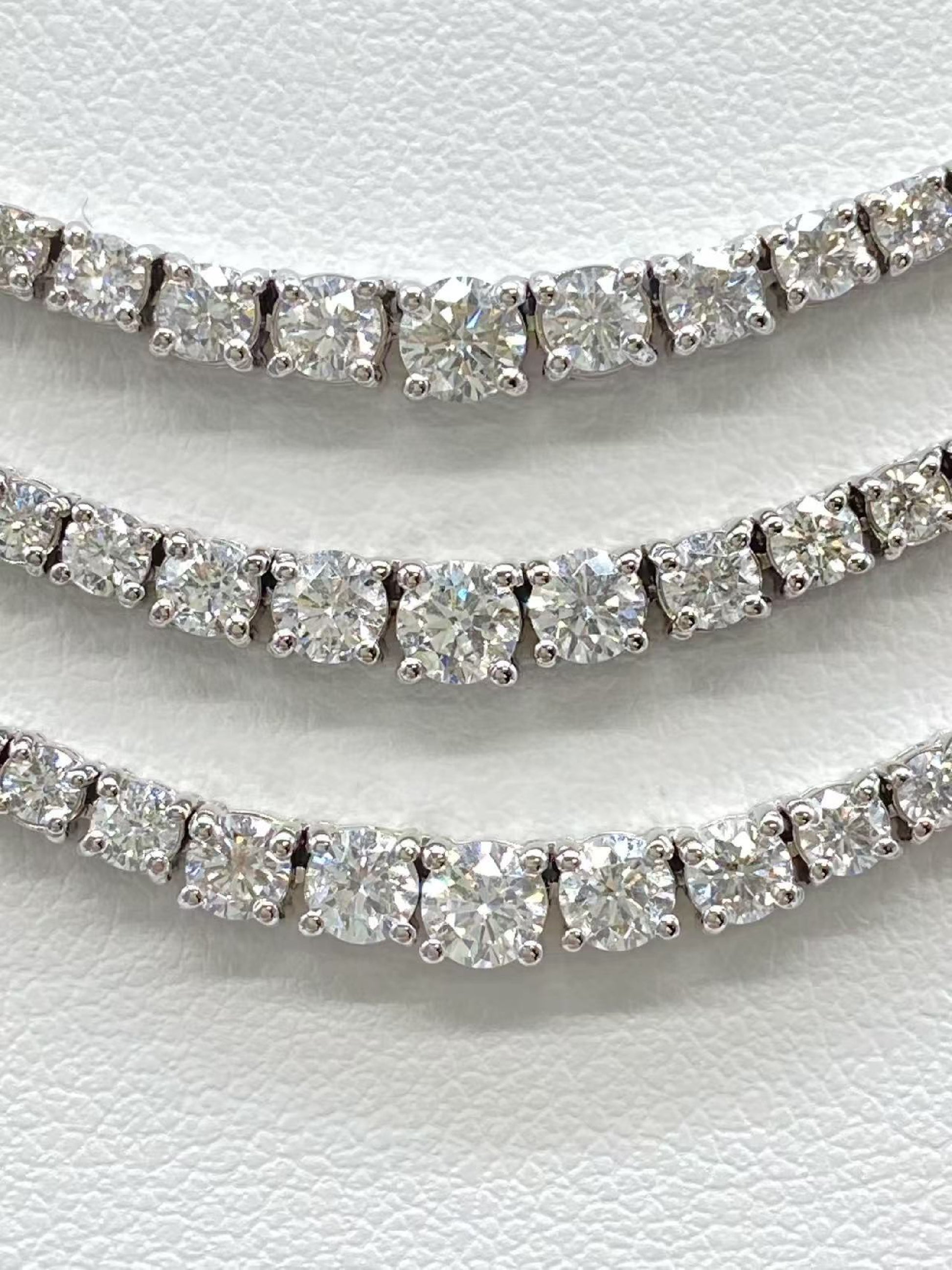 R9.79ct D7.8ct 750 29.2g Necklace 