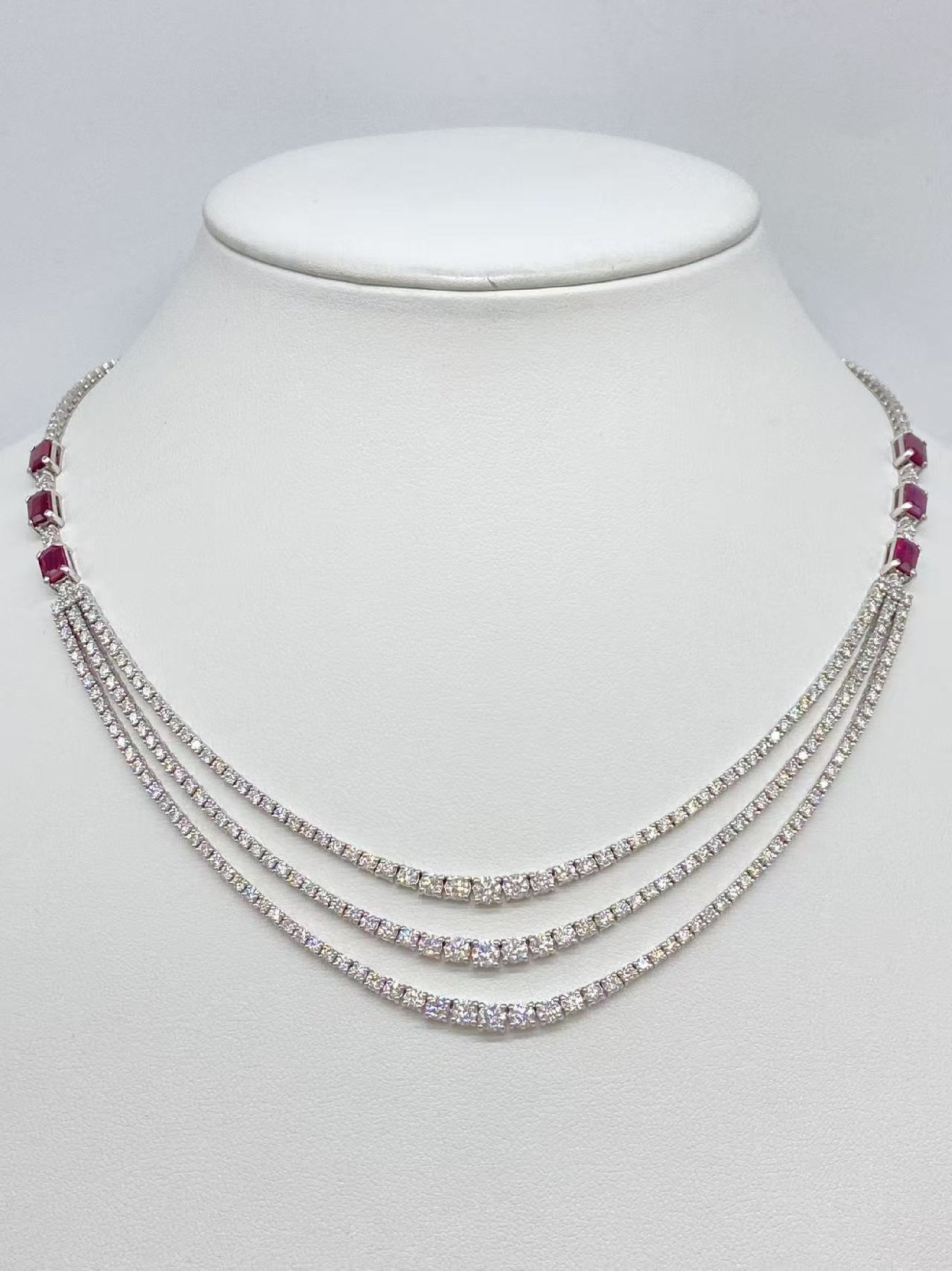 R9.79ct D7.8ct 750 29.2g Necklace 