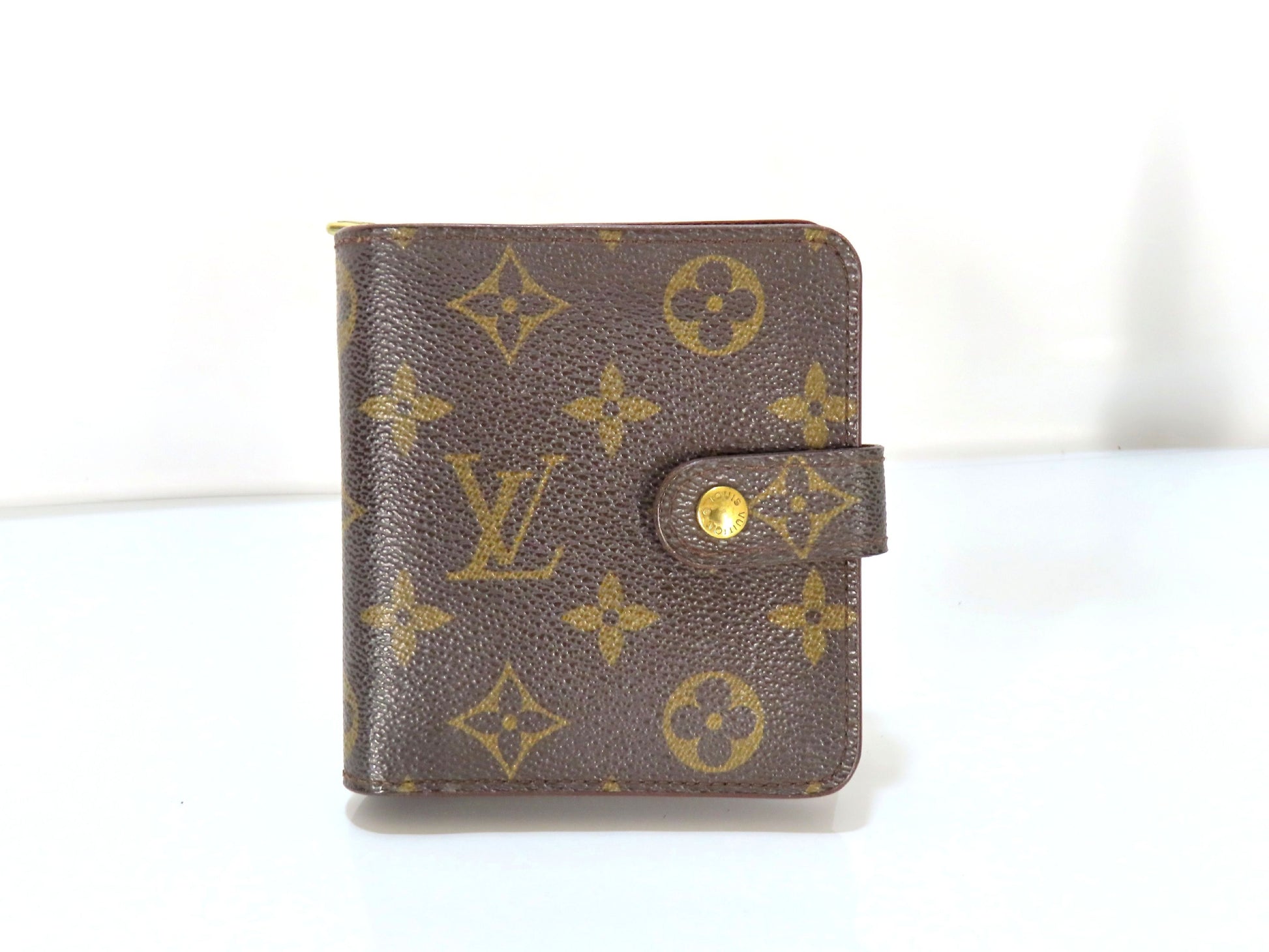 LOUIS VUITTON Monogram LV Monogram Compact Zip Wallet M61667 CT0020