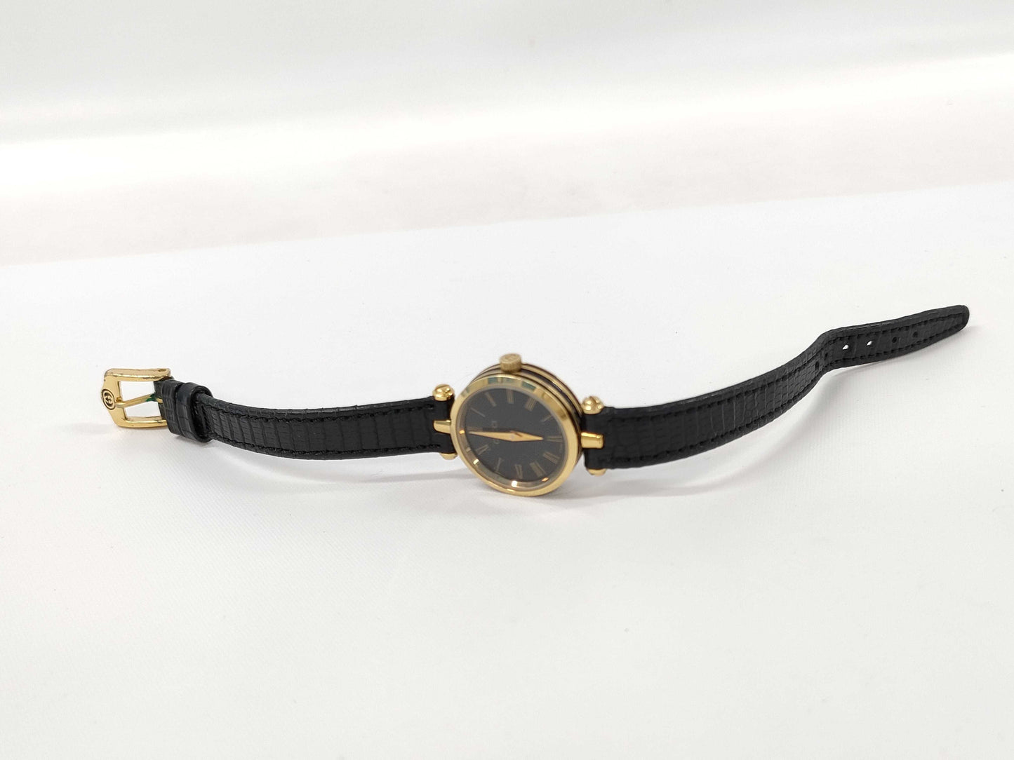 GUCCI Shelly Quartz Black Dial Women's Watch Not Working/No Operational Guarantee