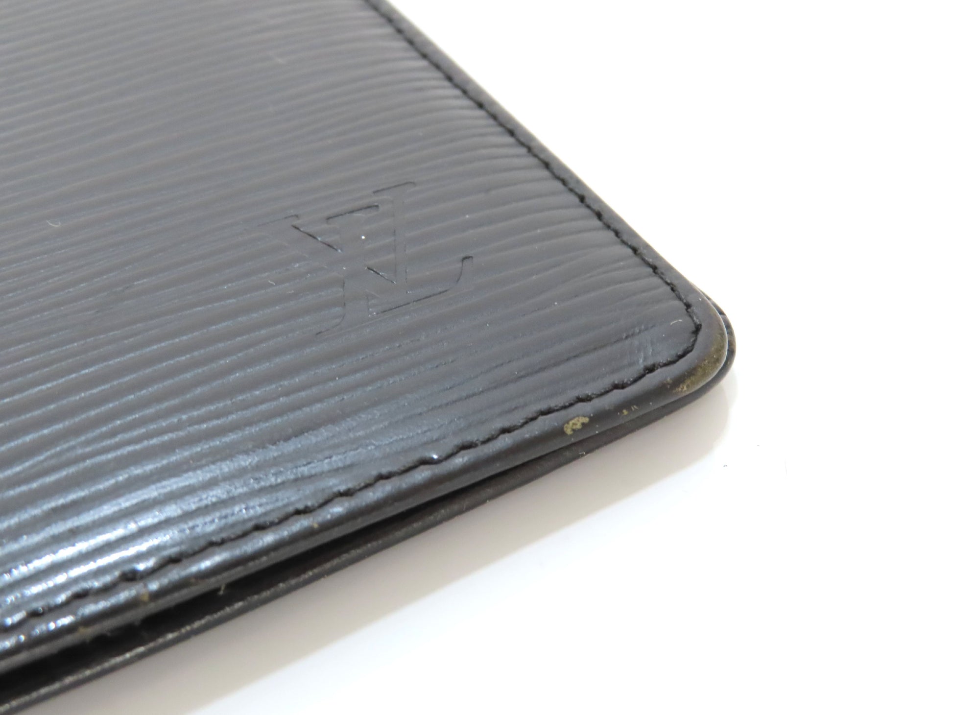 LOUIS VUITTON LV Epi Leather Porte-Chéquier Carte Credit M63732 CA0069 Wallet
