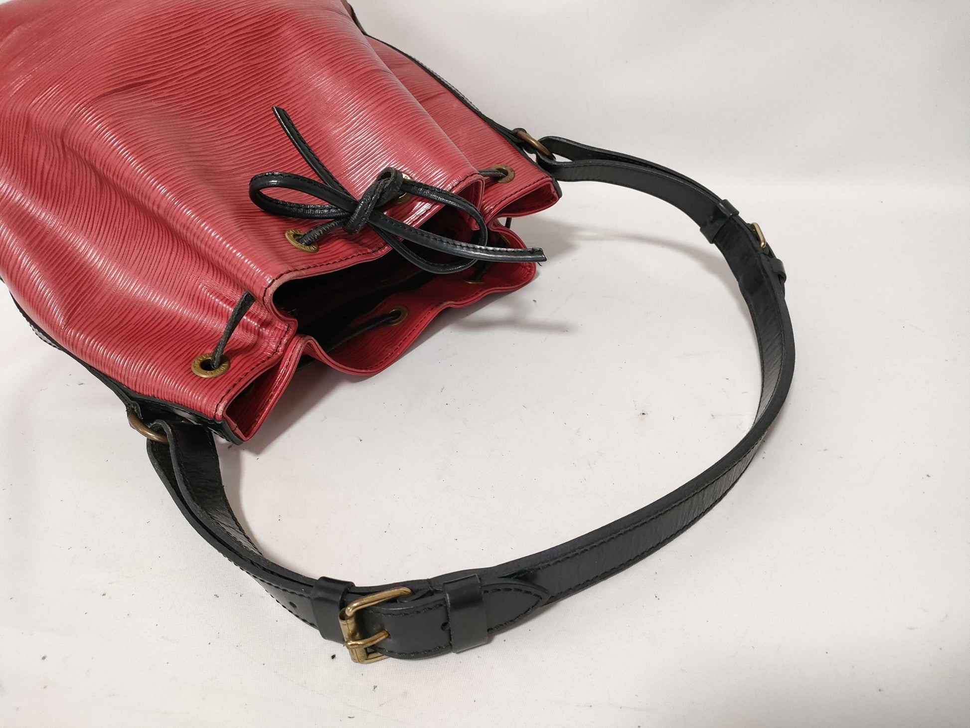LOUIS VUITTON M44172 Epi Leather LV Epi Petit Noe M44172 A21921 Shoulder Bag