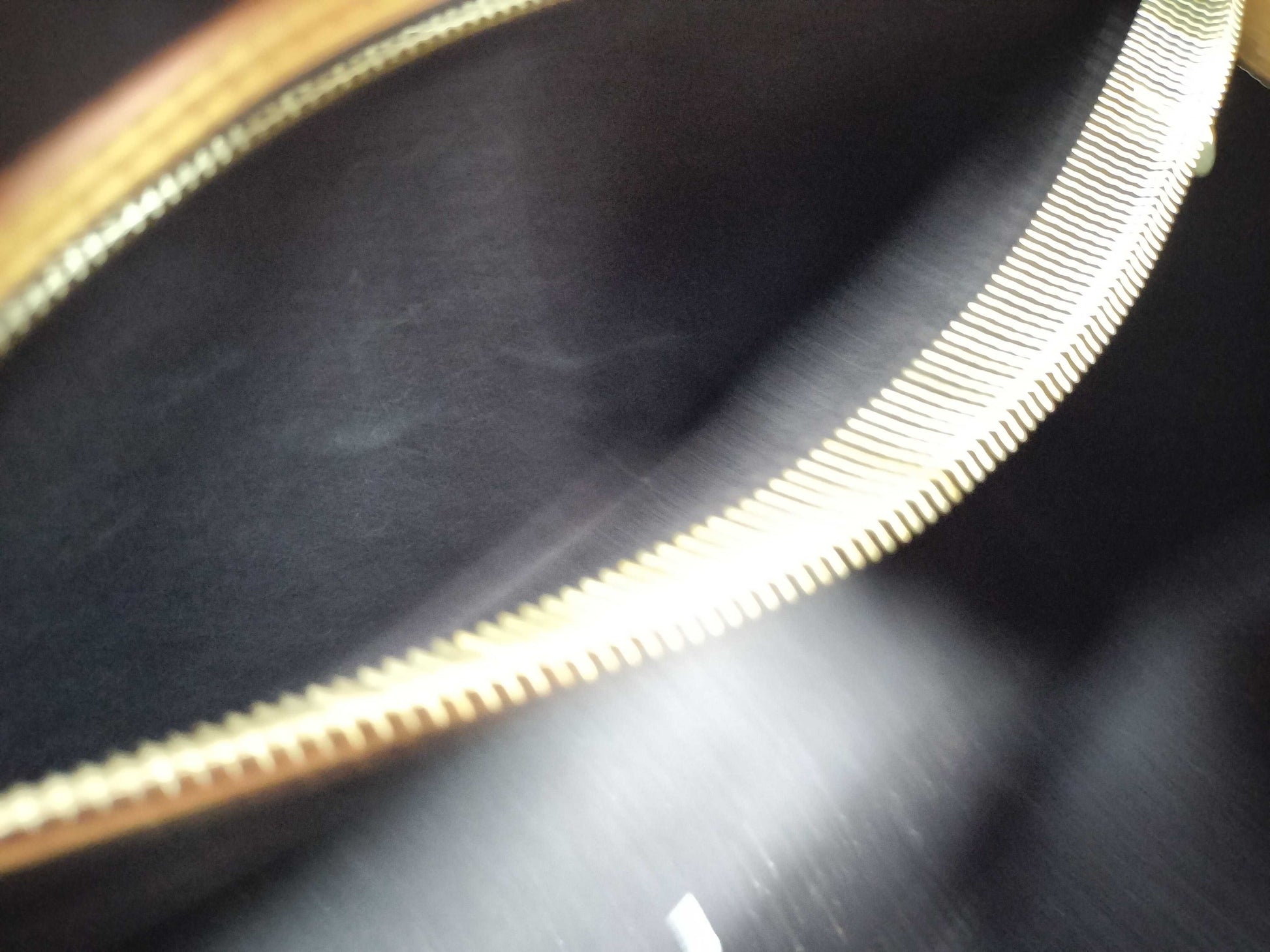 LOUIS VUITTON Vernis Blair MM M91616 Handbag with unclear serial number