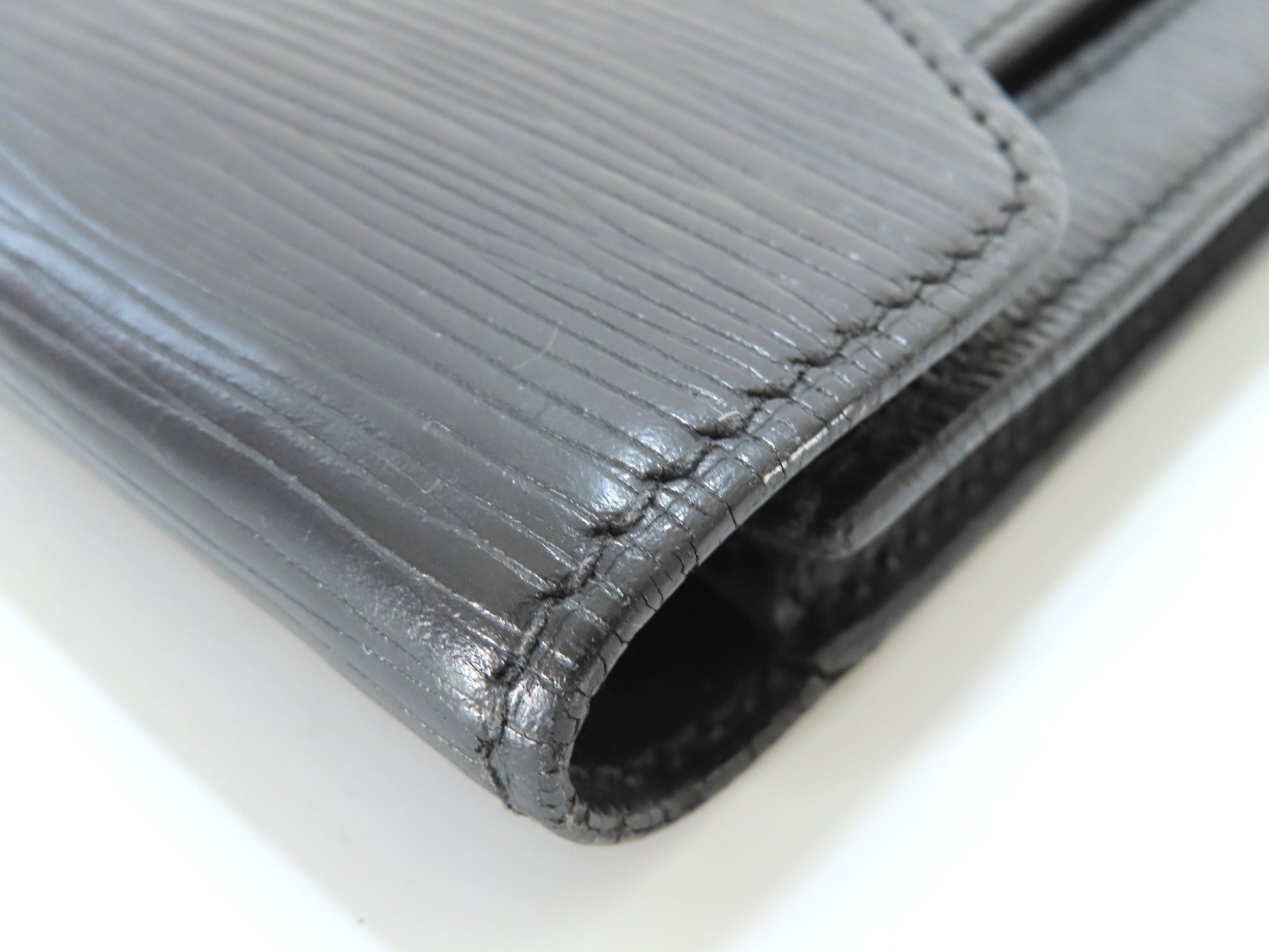 LOUIS VUITTON Epi Leather LV Epi Pochette Serie Dragonne M52612 MI884 Bag