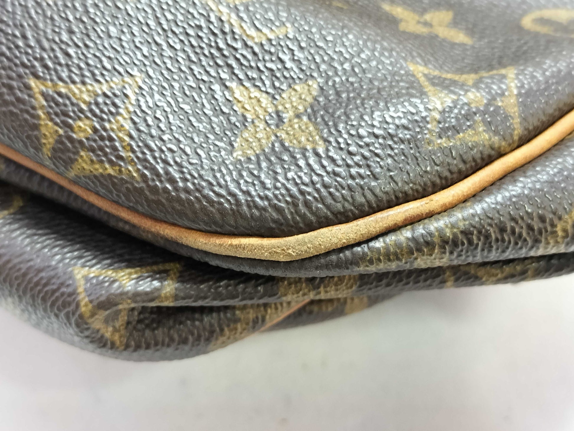 LOUIS VUITTON Monogram LV Monogram Saumur 35 M42254 8904VI Shoulder Bag