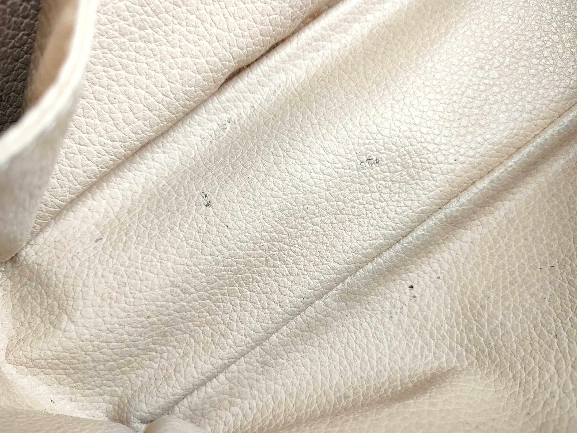 LOUIS VUITTON M47522 Monogram LV Monogram True Towel 28 M47522 842 Pouch