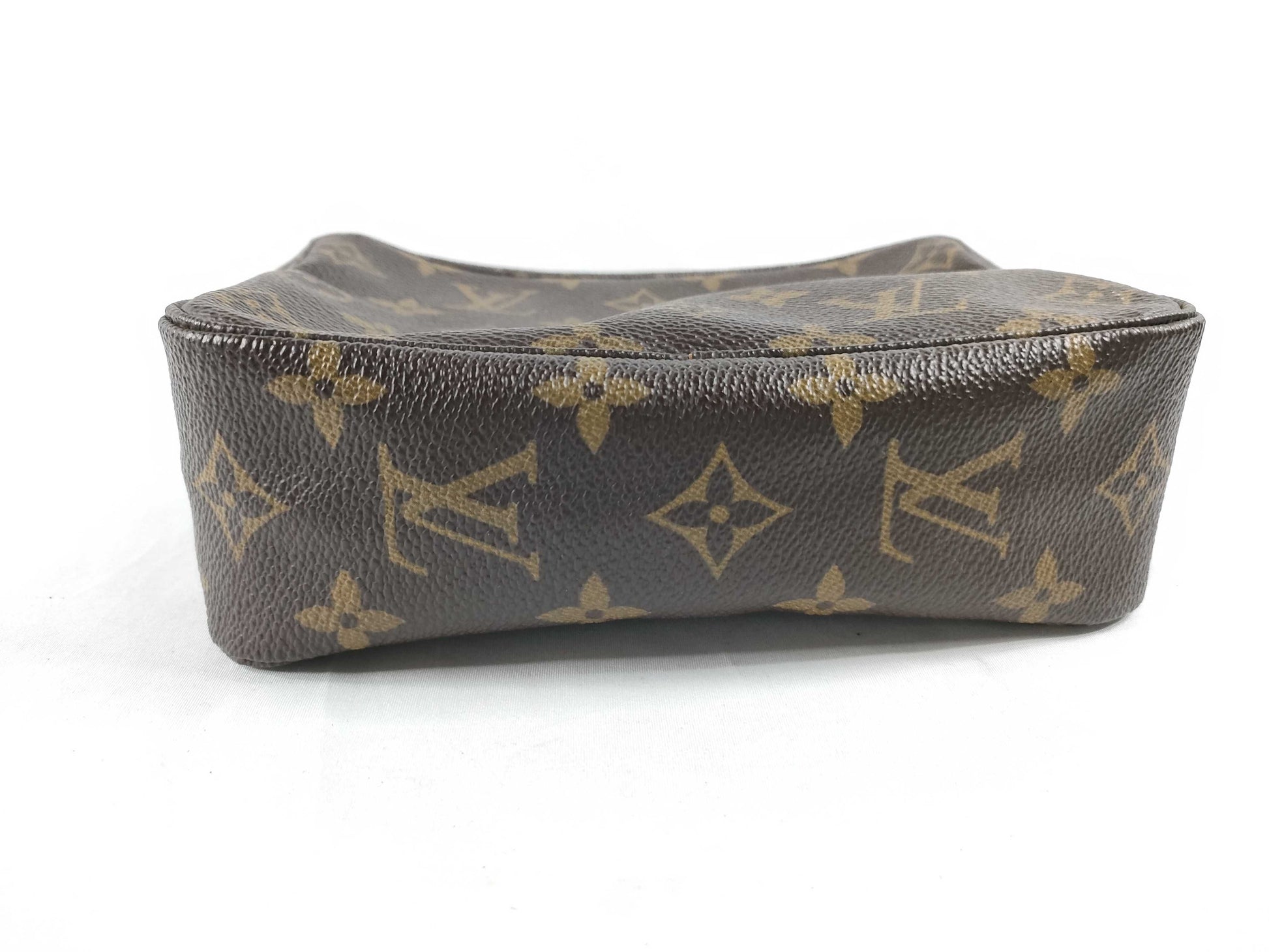 LOUIS VUITTON M47526 Monogram LV Monogram True Towel 18 M47526 864TH Pouch