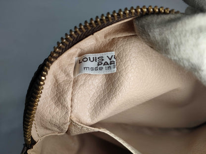 LOUIS VUITTON M47526 Monogram LV Monogram True Towel 18 M47526 864TH Pouch