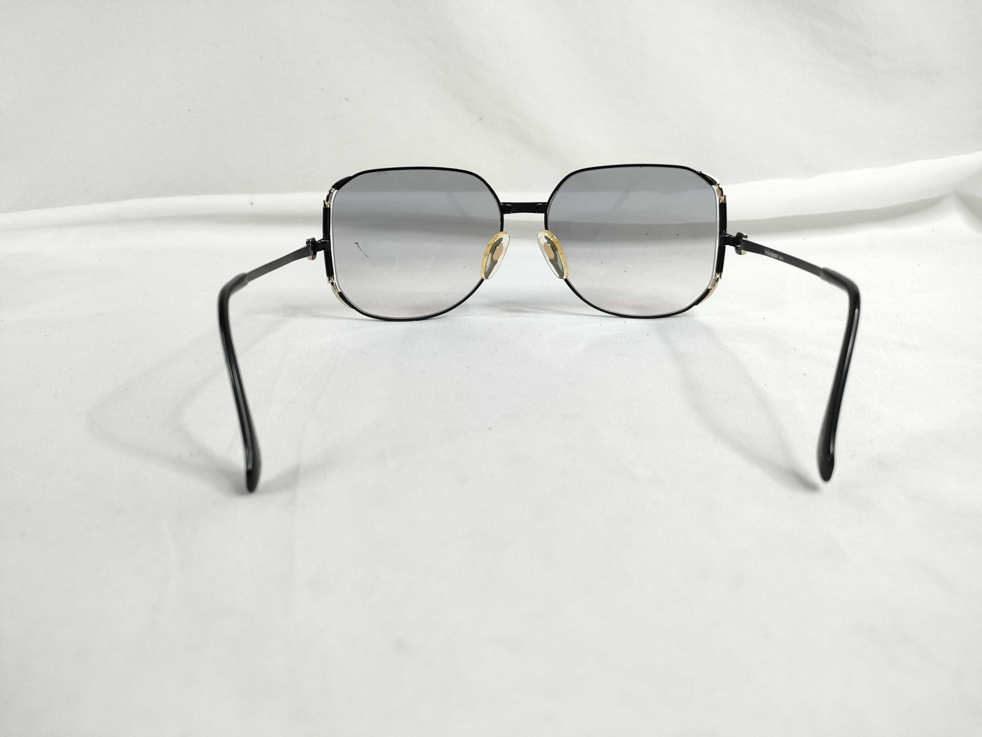  Yves Saint Laurent Metal and Plastic Sunglasses 31-8601 Black Sunglasses/Eyeglasses
