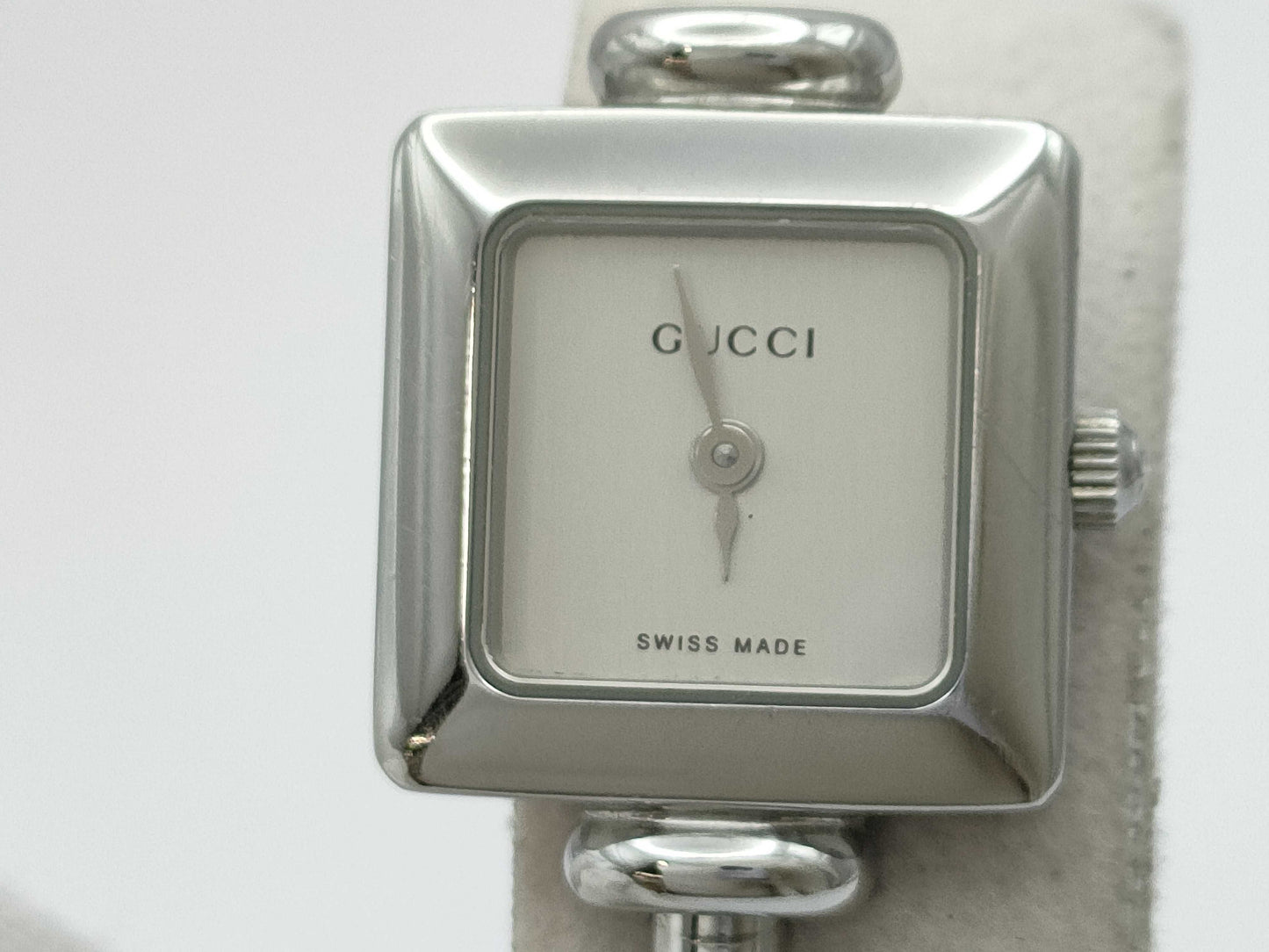 GUCCI Bangle Watch 1900L 0106390 Quartz Silver Dial Non-Working/No Operational Guarantee Women's Watch
