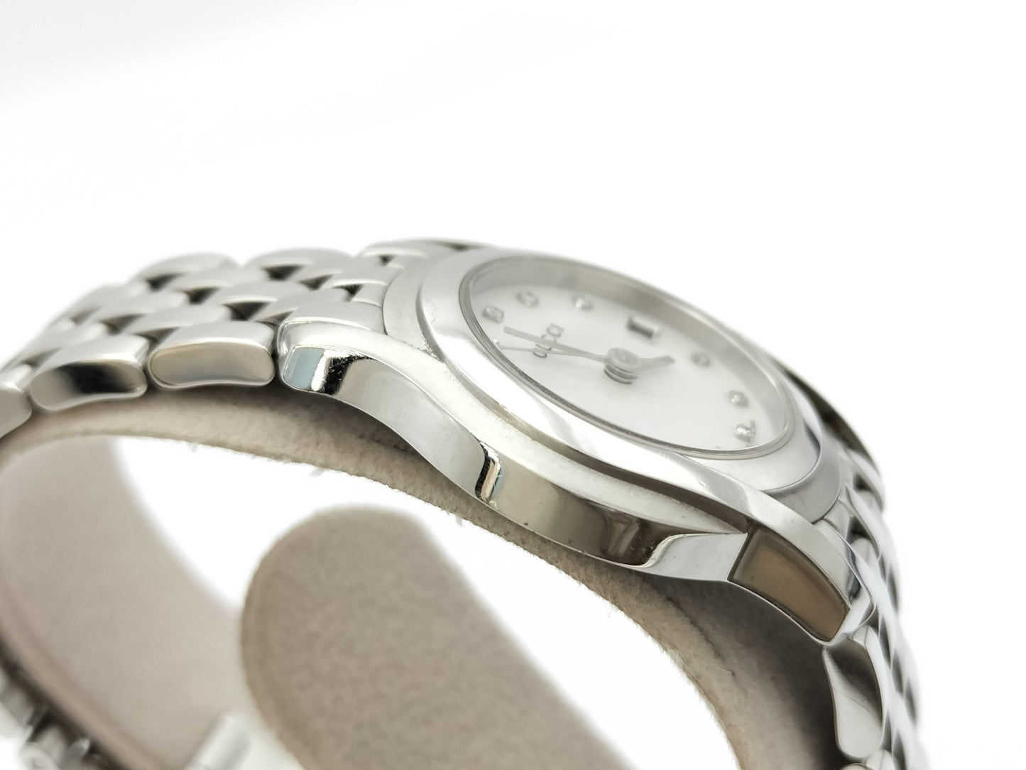 GUCCI 5500L 12240313 Quartz Movement with Shell Dial, Not Working/No Operational Guarantee, Women's Watch