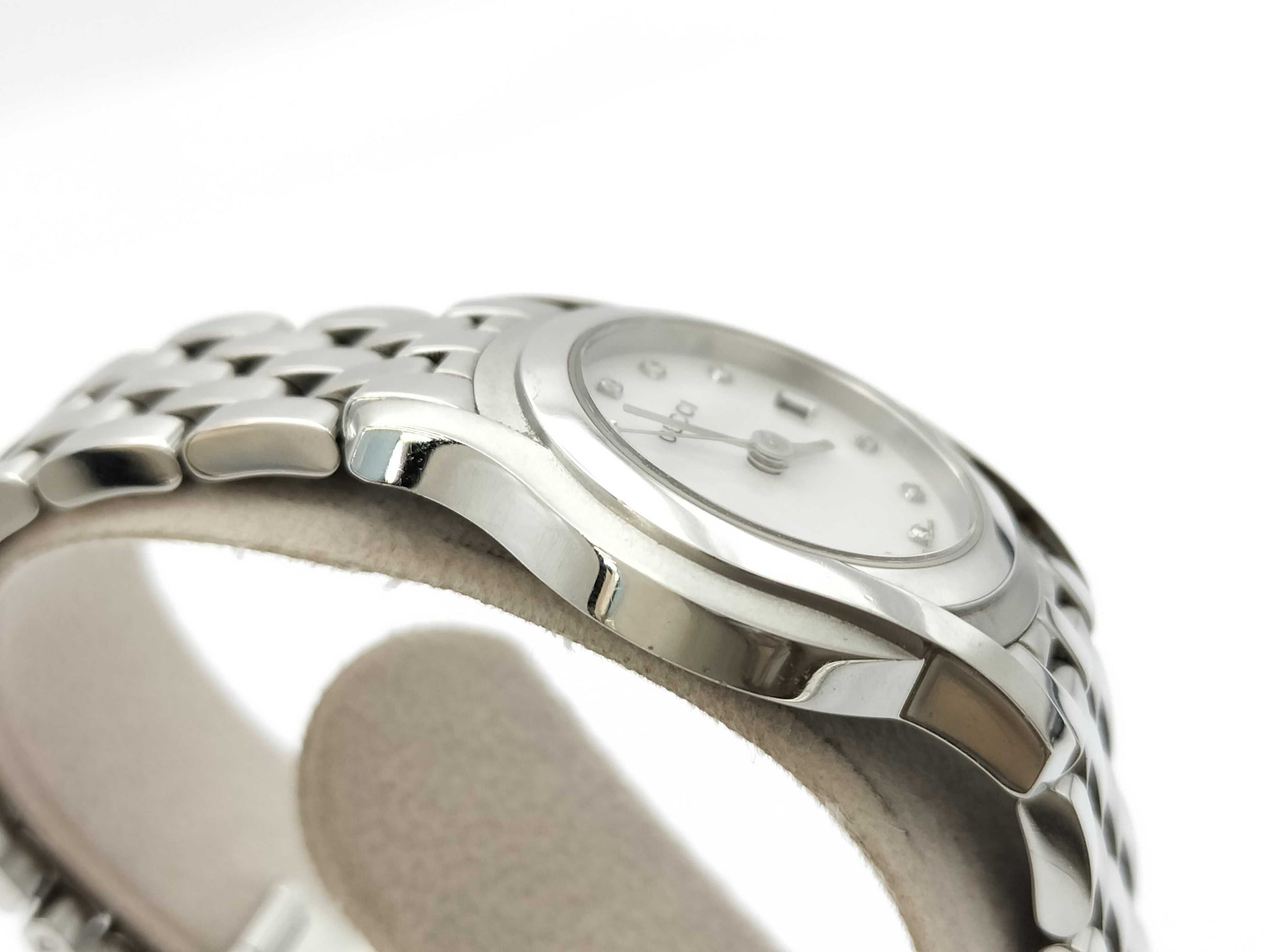 GUCCI 5500L 12240313 Quartz Movement with Shell Dial, Not Working/No Operational Guarantee, Women's Watch