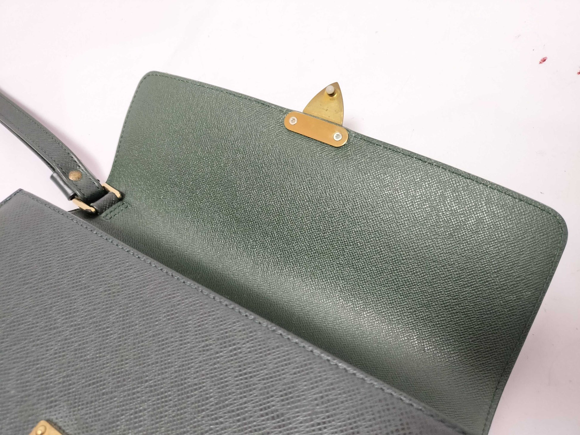 LOUIS VUITTON M30194 Taiga LV Taiga Pochette Clado M30194 Second Bag
