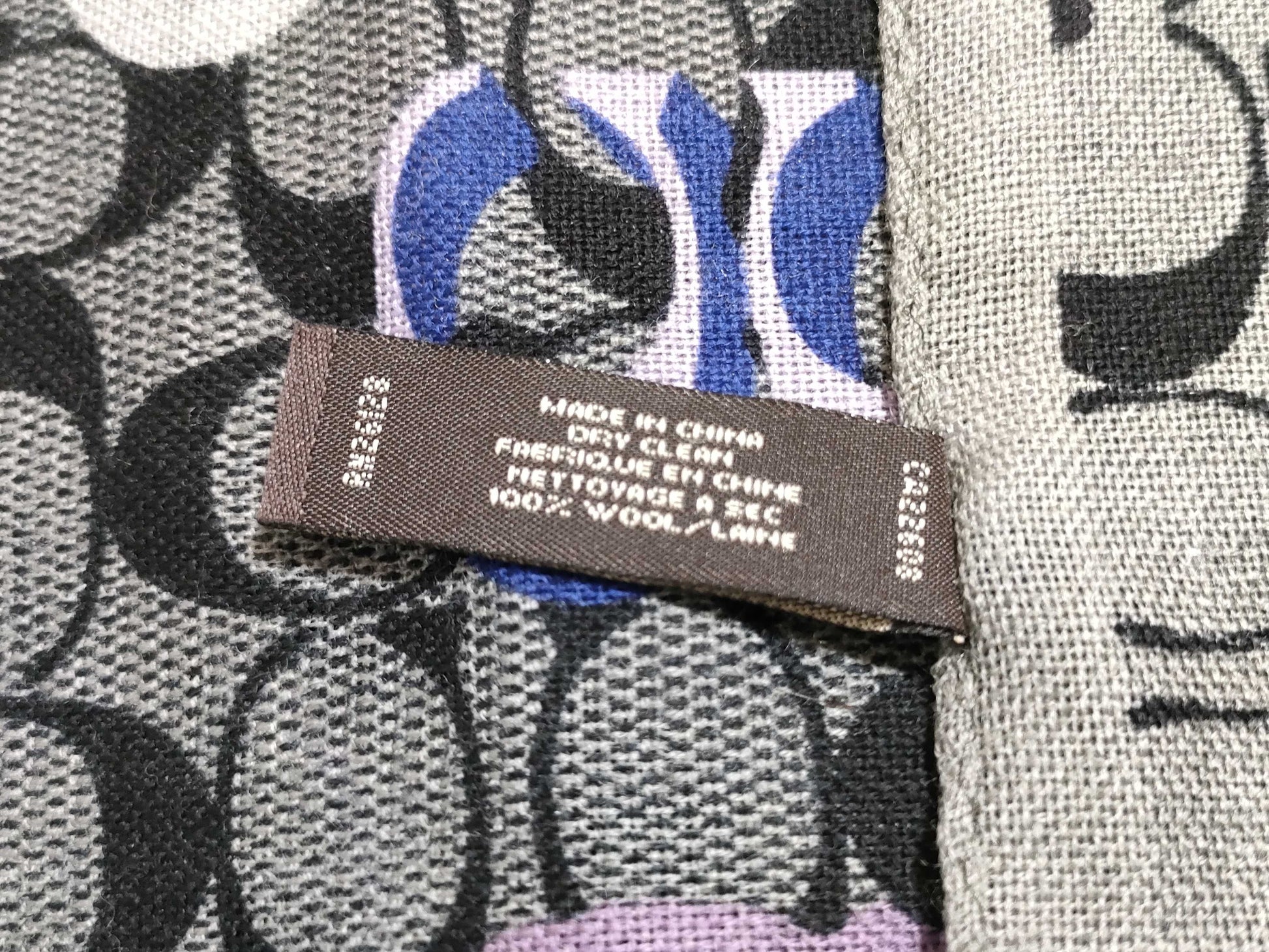COACH Signature Wool Stole in Gray and Black