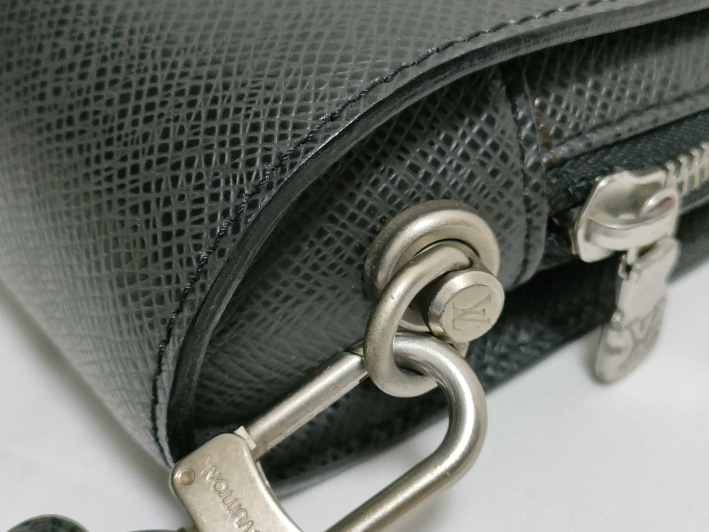 LOUIS VUITTON Taiga Louis Vuitton Taiga Baikal Ardoise Clutch Bag Second Bag Second Bag